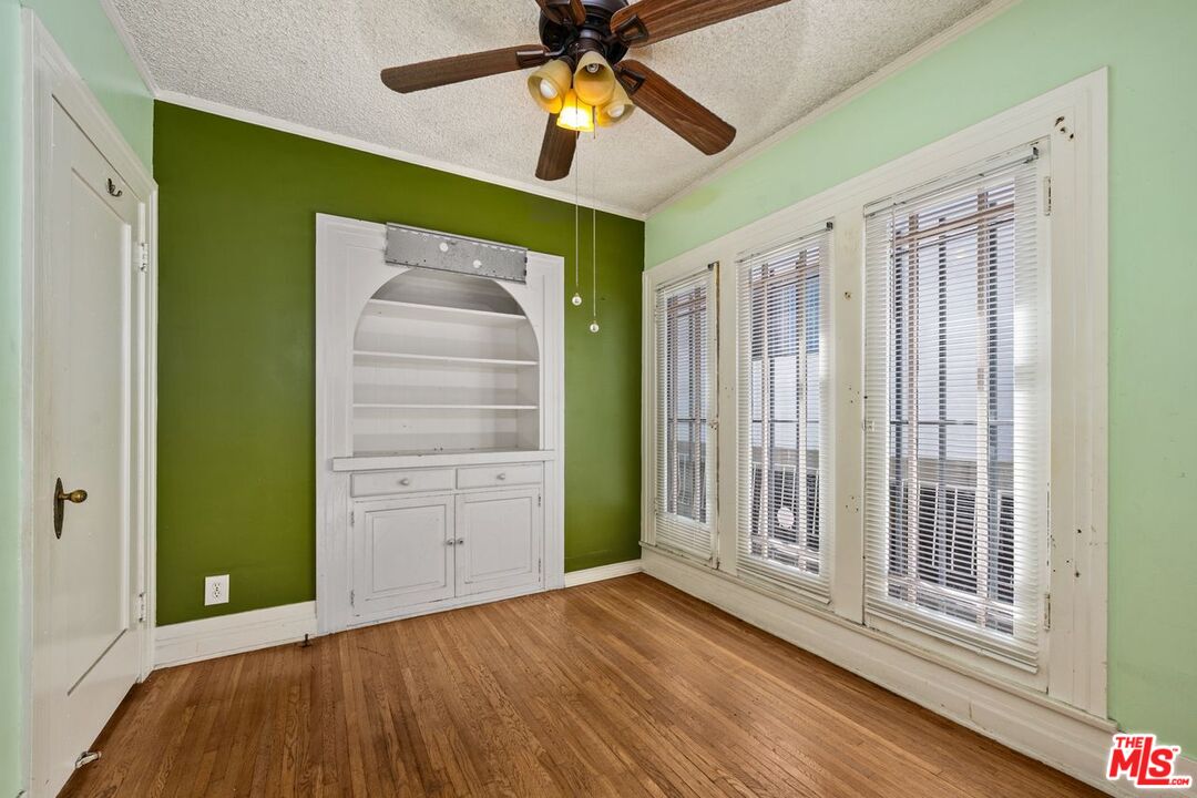 Los Angeles, California, 90004, United States, 3 Bedrooms Bedrooms, ,1 BathroomBathrooms,Residential,For Sale,1896510