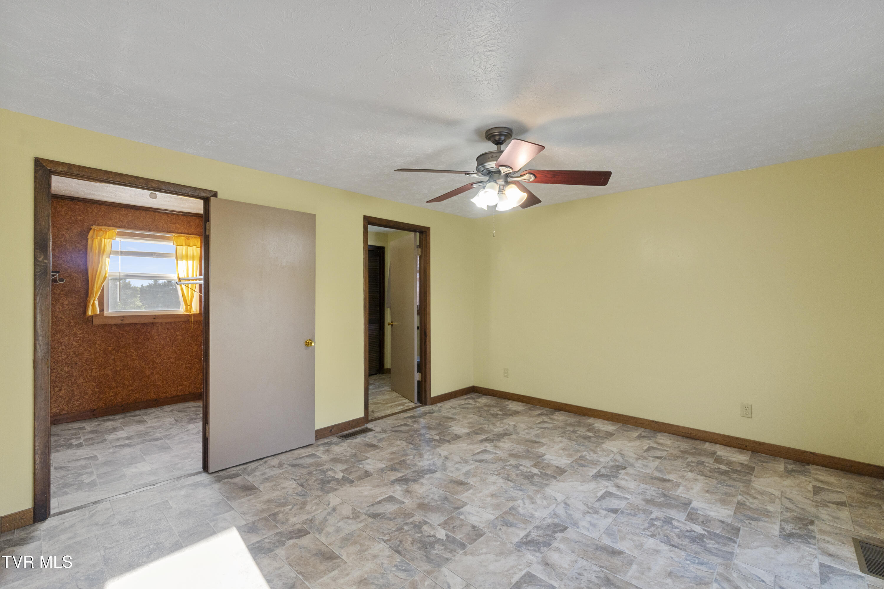 Greeneville, Tennessee, 37743, United States, 3 Bedrooms Bedrooms, ,2 BathroomsBathrooms,Residential,For Sale,1982221