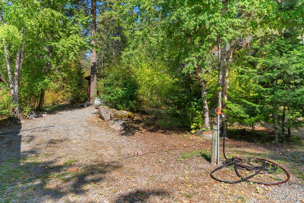 Bonners Ferry, Idaho, 83805, United States, 3 Bedrooms Bedrooms, ,4 BathroomsBathrooms,Residential,For Sale,1984473