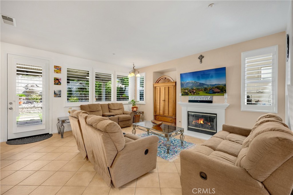 Highland, California, 92346, United States, 5 Bedrooms Bedrooms, ,4 BathroomsBathrooms,Residential,For Sale,1975200