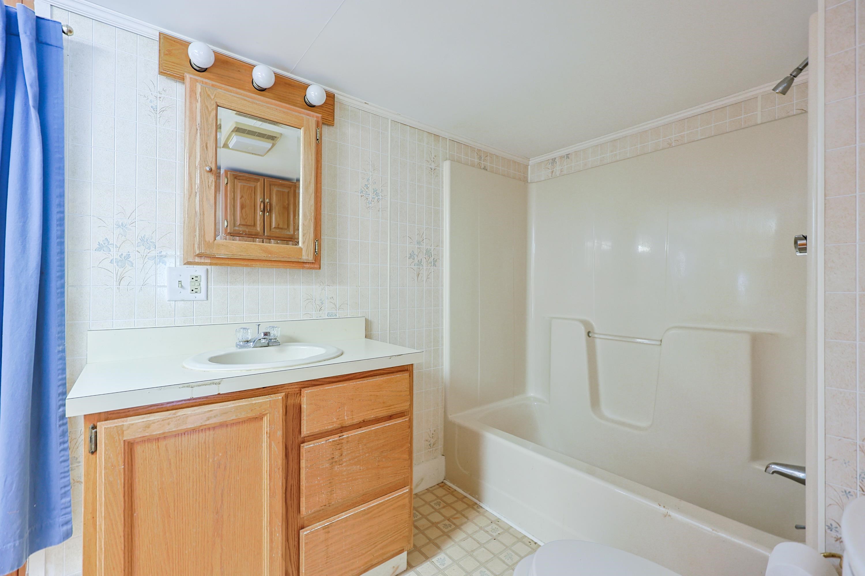 Ossipee, New Hampshire, 03814, United States, 2 Bedrooms Bedrooms, ,2 BathroomsBathrooms,Residential,For Sale,1895643