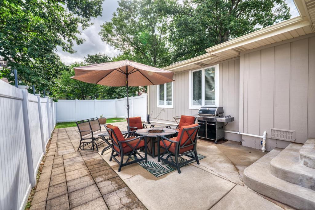 Wood Dale, Illinois, 60191, United States, 4 Bedrooms Bedrooms, ,3 BathroomsBathrooms,Residential,For Sale,1944958