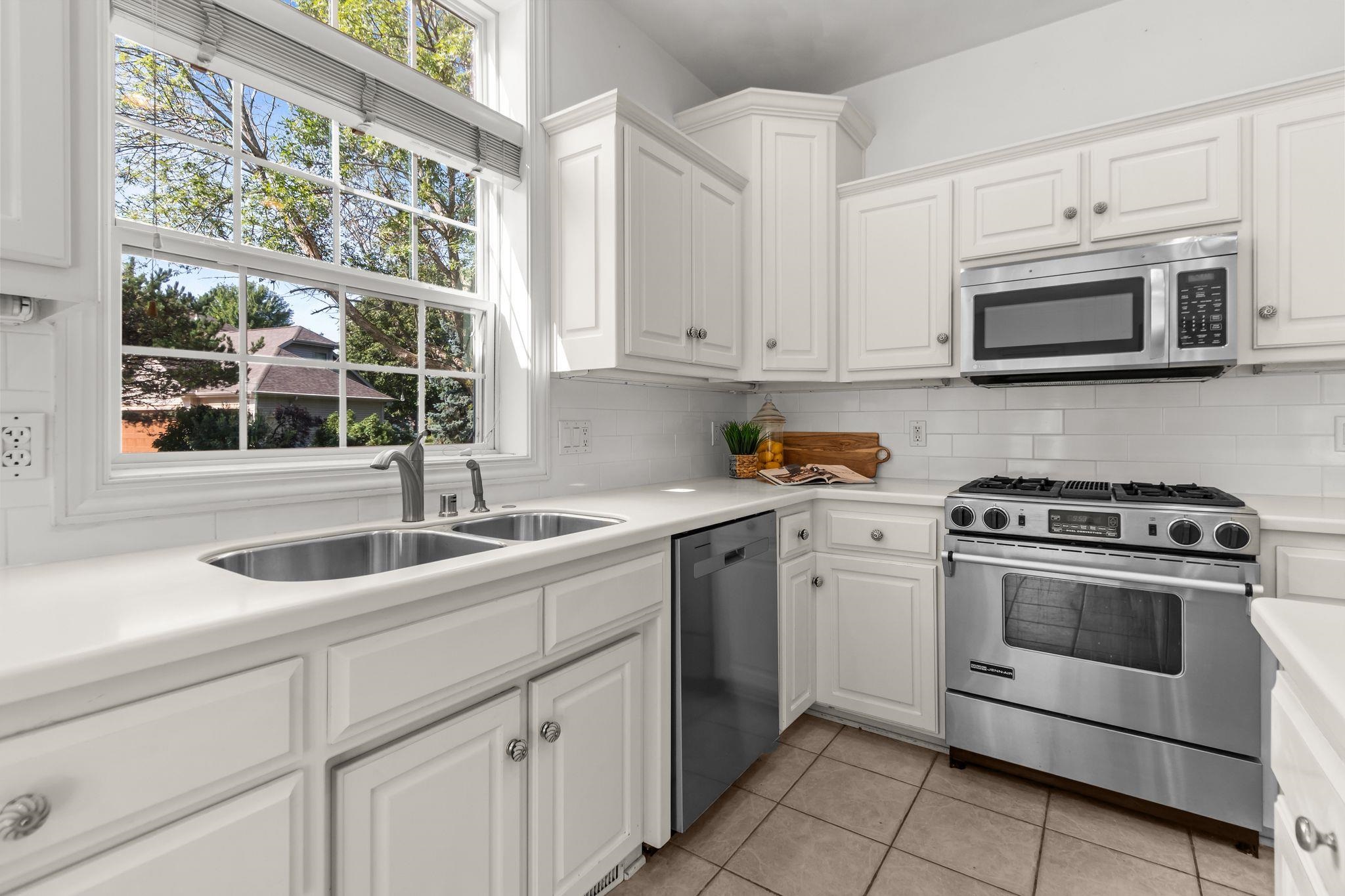 NEENAH, Wisconsin, 54956, United States, 4 Bedrooms Bedrooms, ,4 BathroomsBathrooms,Residential,For Sale,1955274