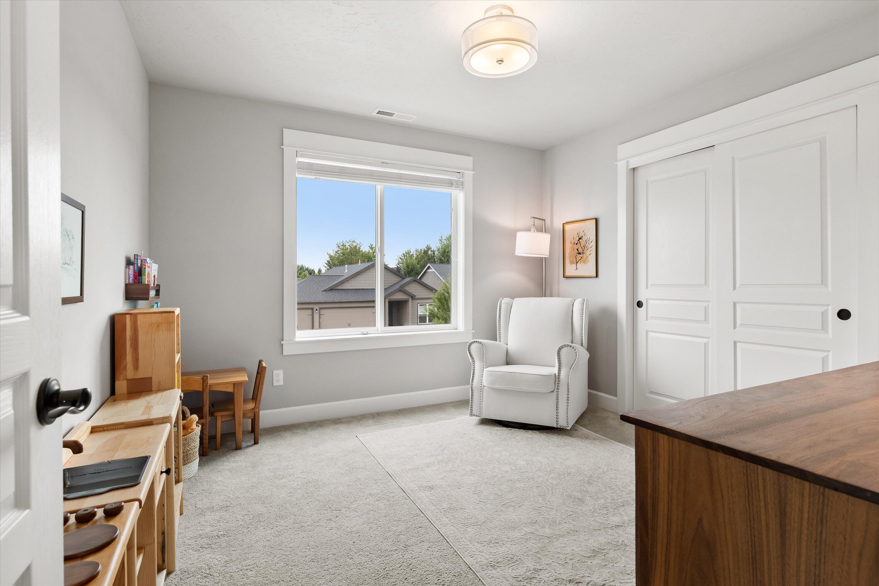 Redmond, Oregon, 97756, United States, 4 Bedrooms Bedrooms, ,3 BathroomsBathrooms,Residential,For Sale,1982797