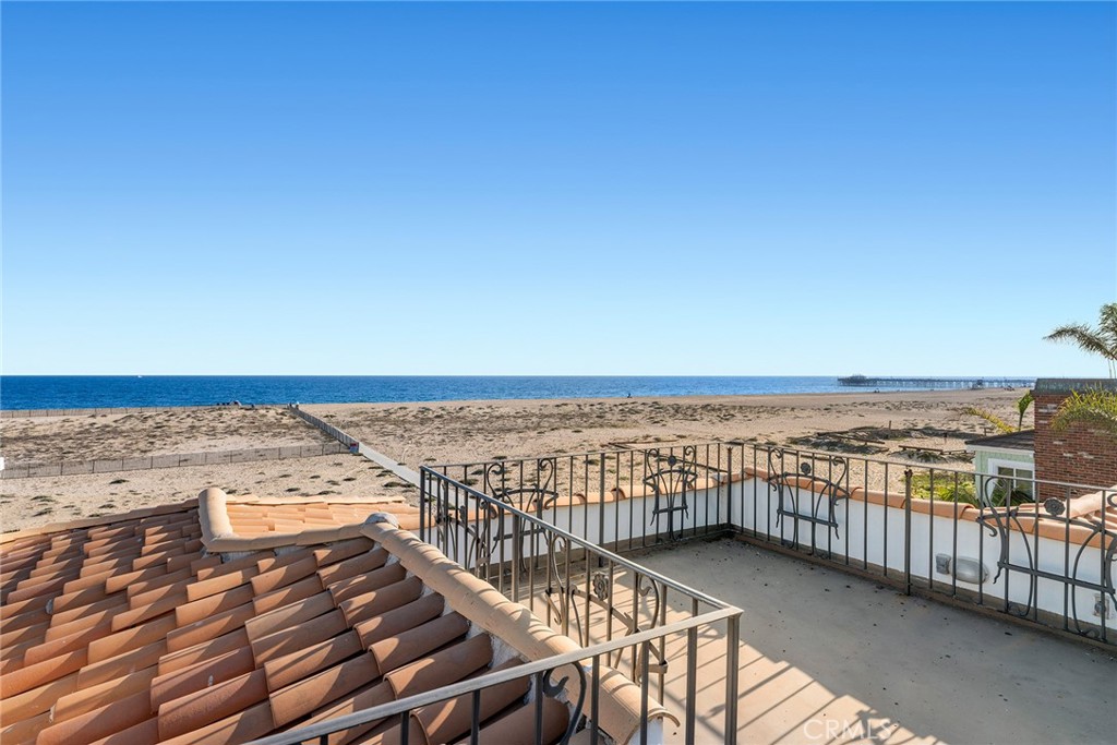 Newport Beach, California, 92661, United States, 4 Bedrooms Bedrooms, ,5 BathroomsBathrooms,Residential,For Sale,1875430
