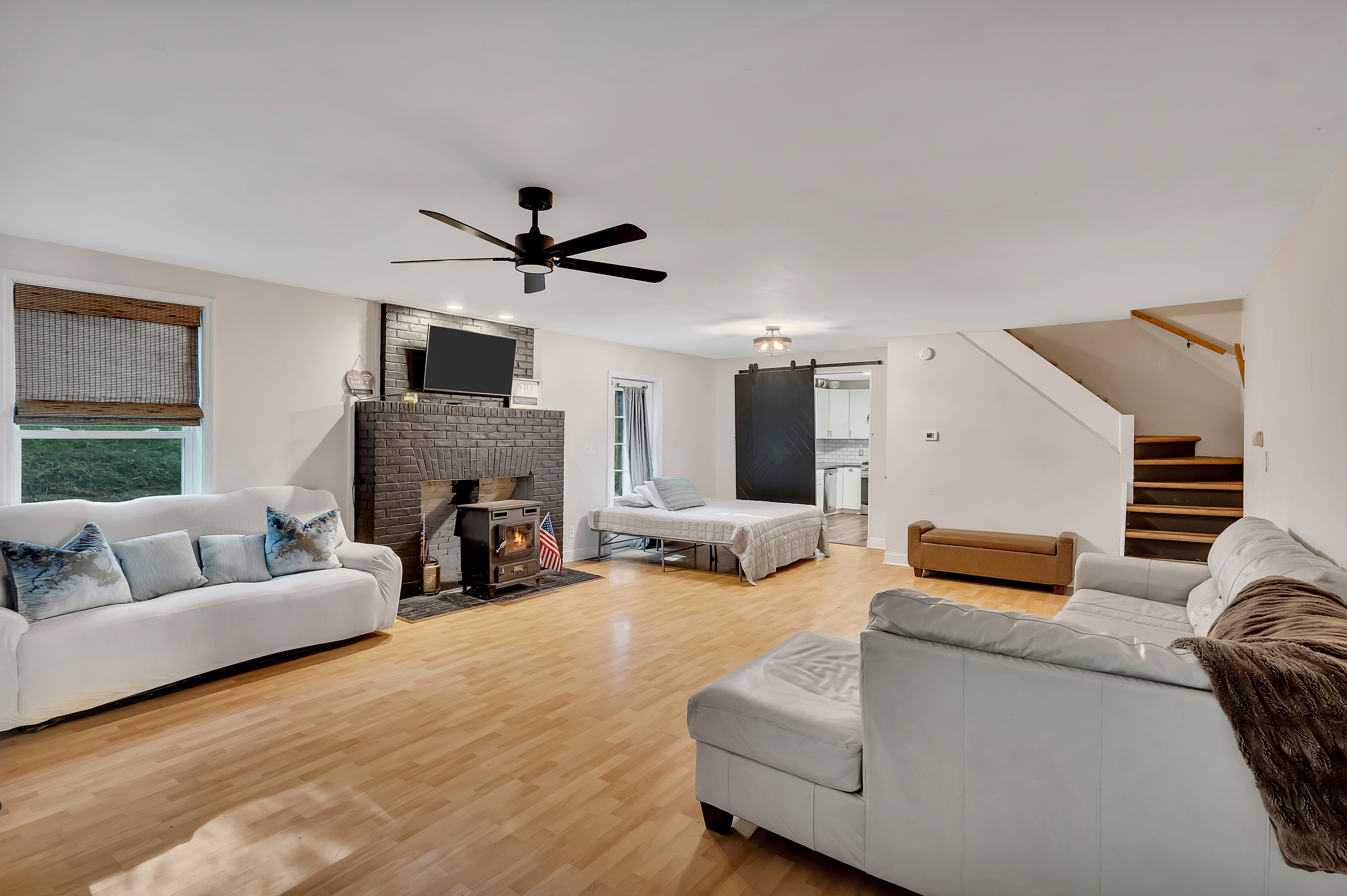  46 Seneca Road, Sand Lake, NY, 12196 - 物件實景