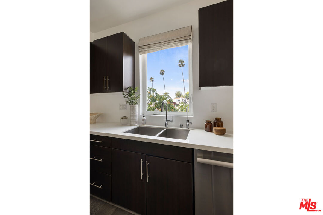 Los Angeles, California, 90026, United States, 3 Bedrooms Bedrooms, ,4 BathroomsBathrooms,Residential,For Sale,1927240