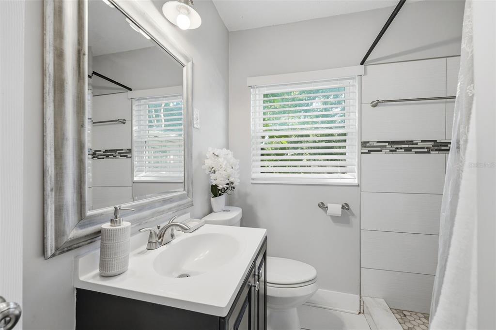 Winter Park, Florida, 32789, United States, 3 Bedrooms Bedrooms, ,2 BathroomsBathrooms,Residential,For Sale,1987526