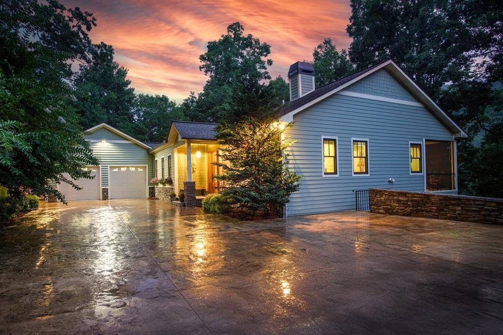 Hiawassee, Georgia, 30546, United States, 3 Bedrooms Bedrooms, ,5 BathroomsBathrooms,Residential,For Sale,1792070