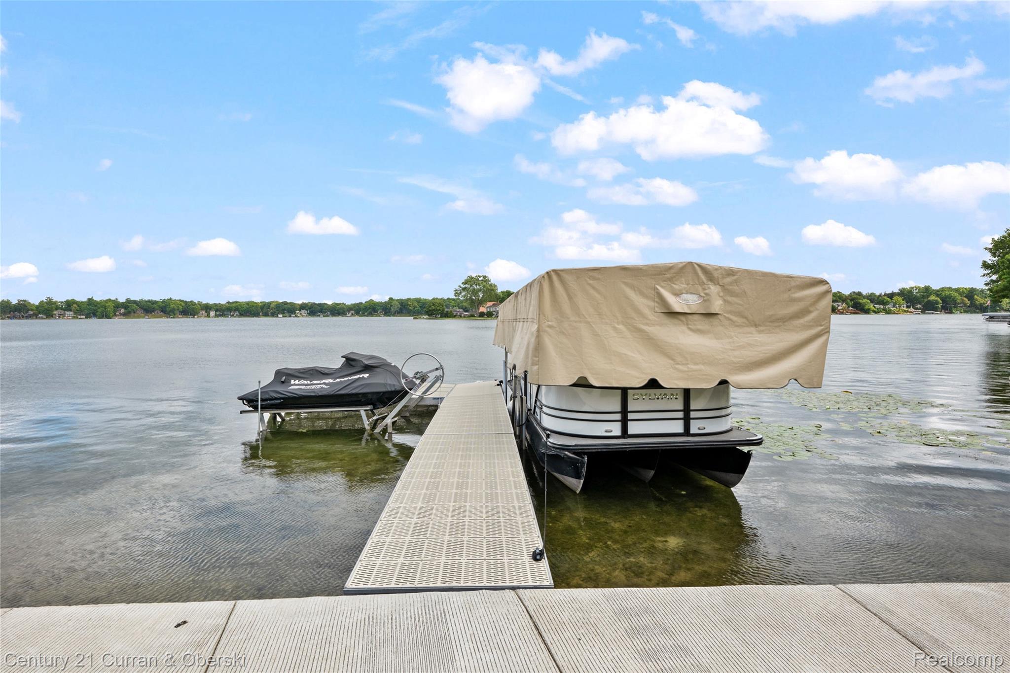 Waterford Charter Township, Michigan, 48329, United States, 3 Bedrooms Bedrooms, ,3 BathroomsBathrooms,Residential,For Sale,1943909