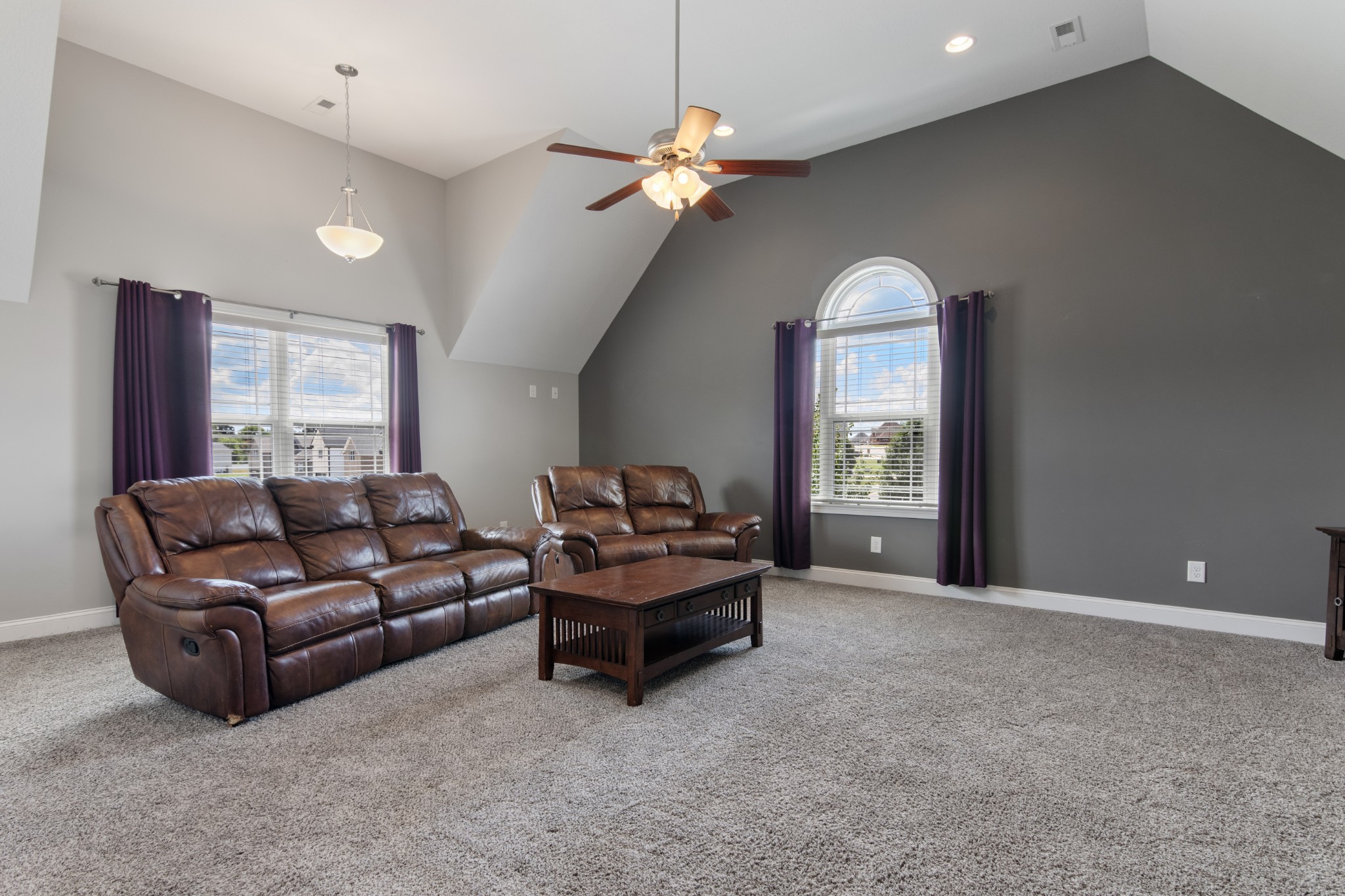 Clarksville, Tennessee, 37043, United States, 5 Bedrooms Bedrooms, ,4 BathroomsBathrooms,Residential,For Sale,1914248