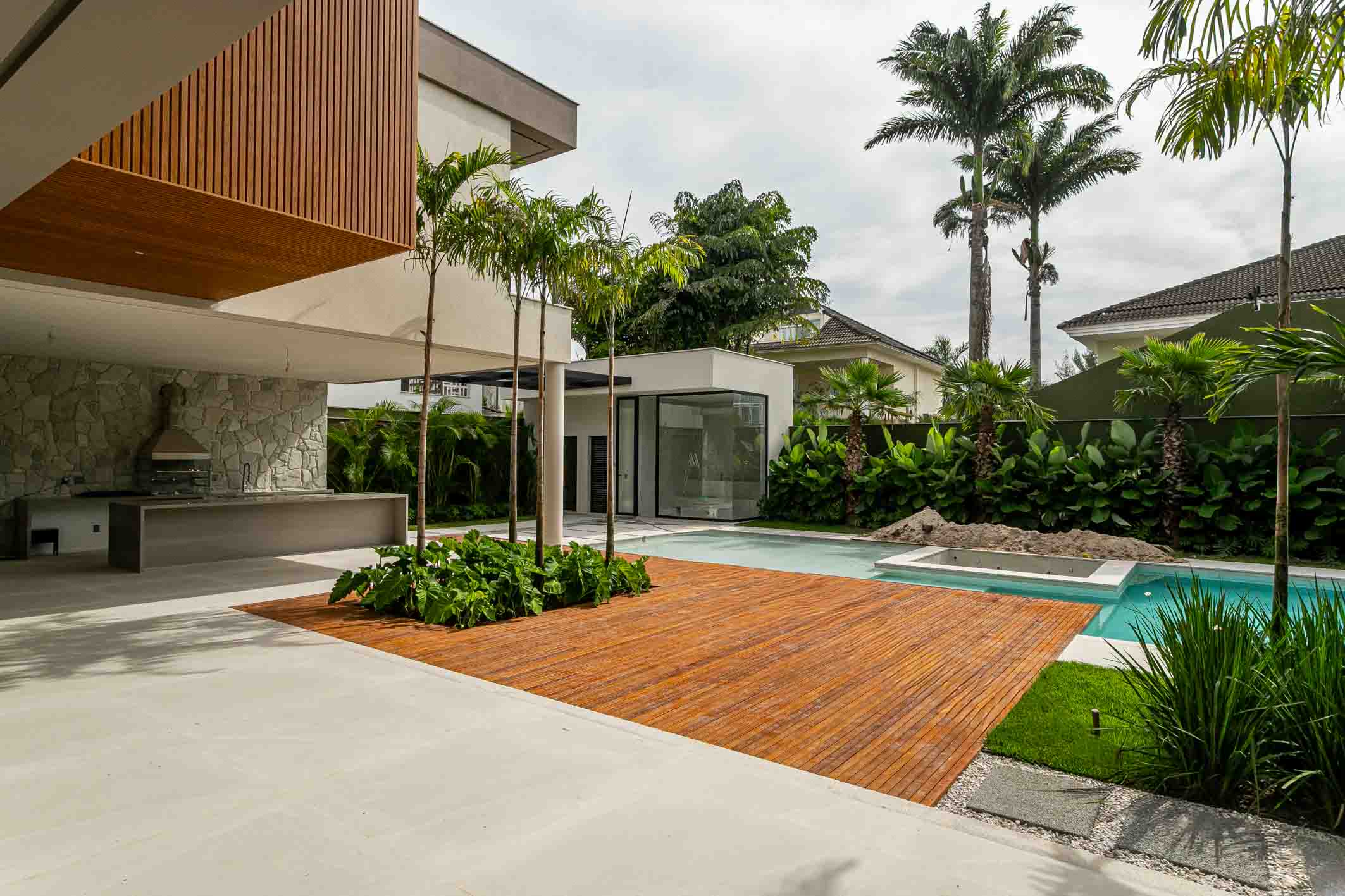  Contemporary house in a sought-after condominium - 物件實景
