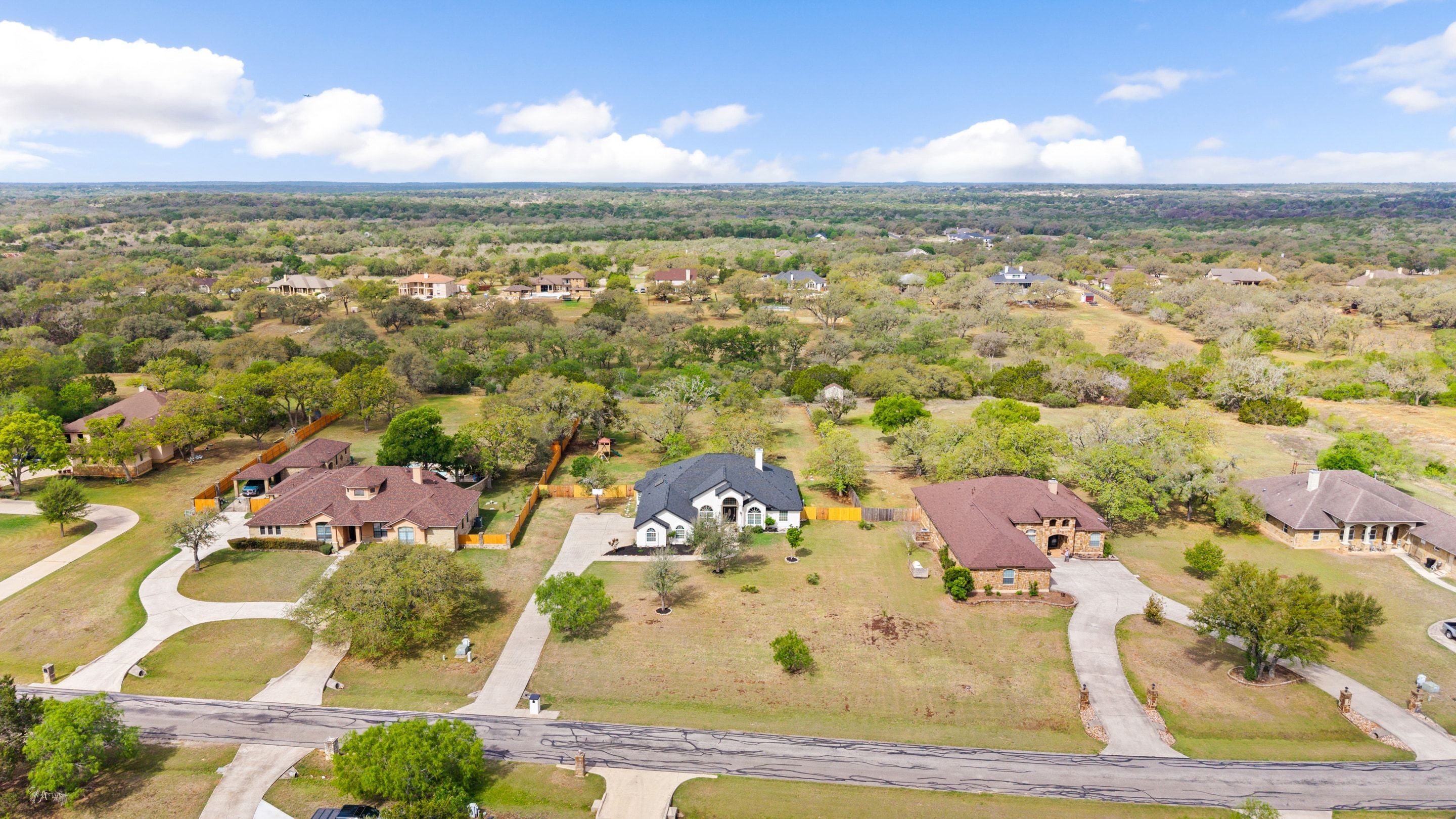  744 Bartlett Drive West - 物件實景