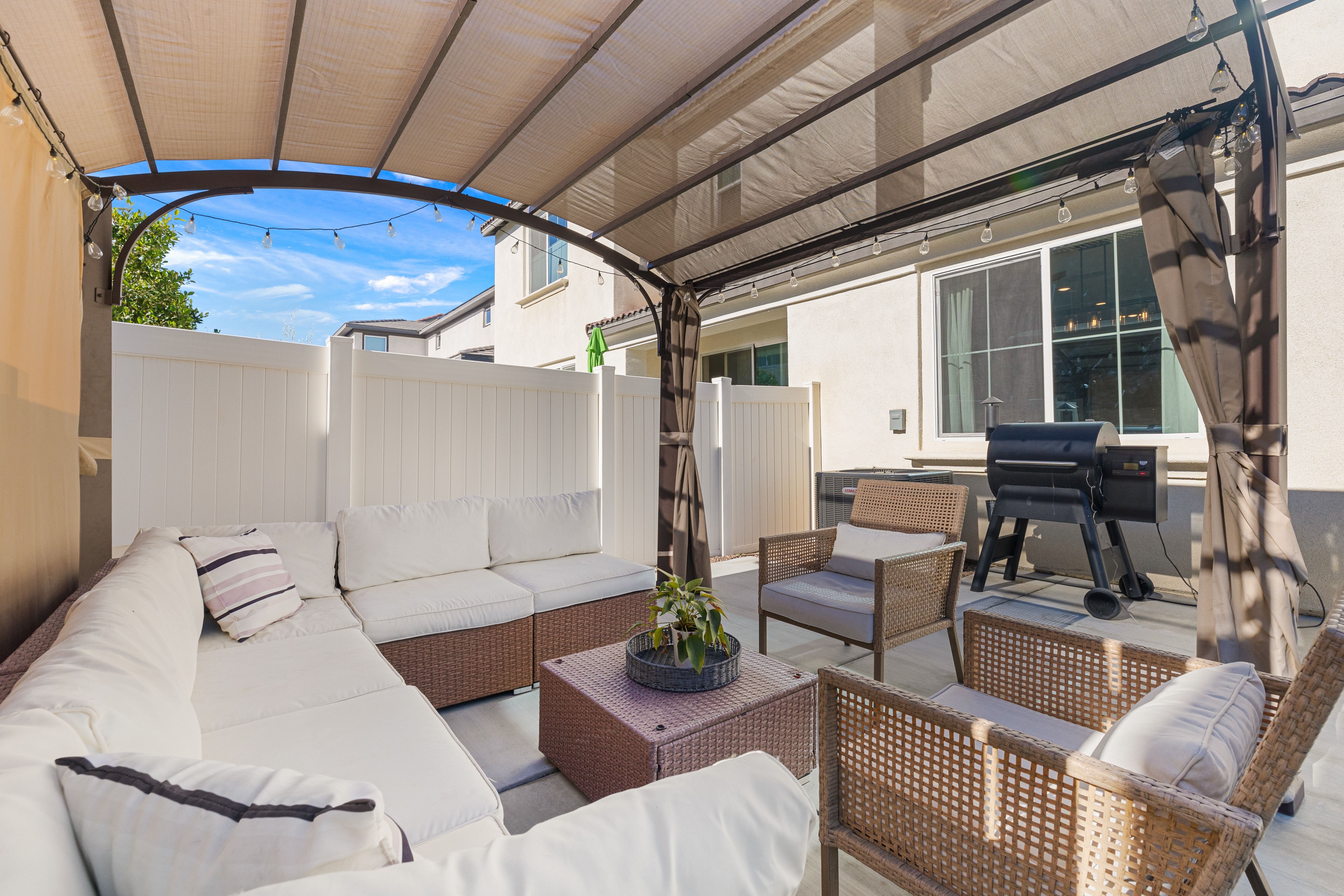  Desert Dream Home with Owned Solar & low HOA - 物件實景