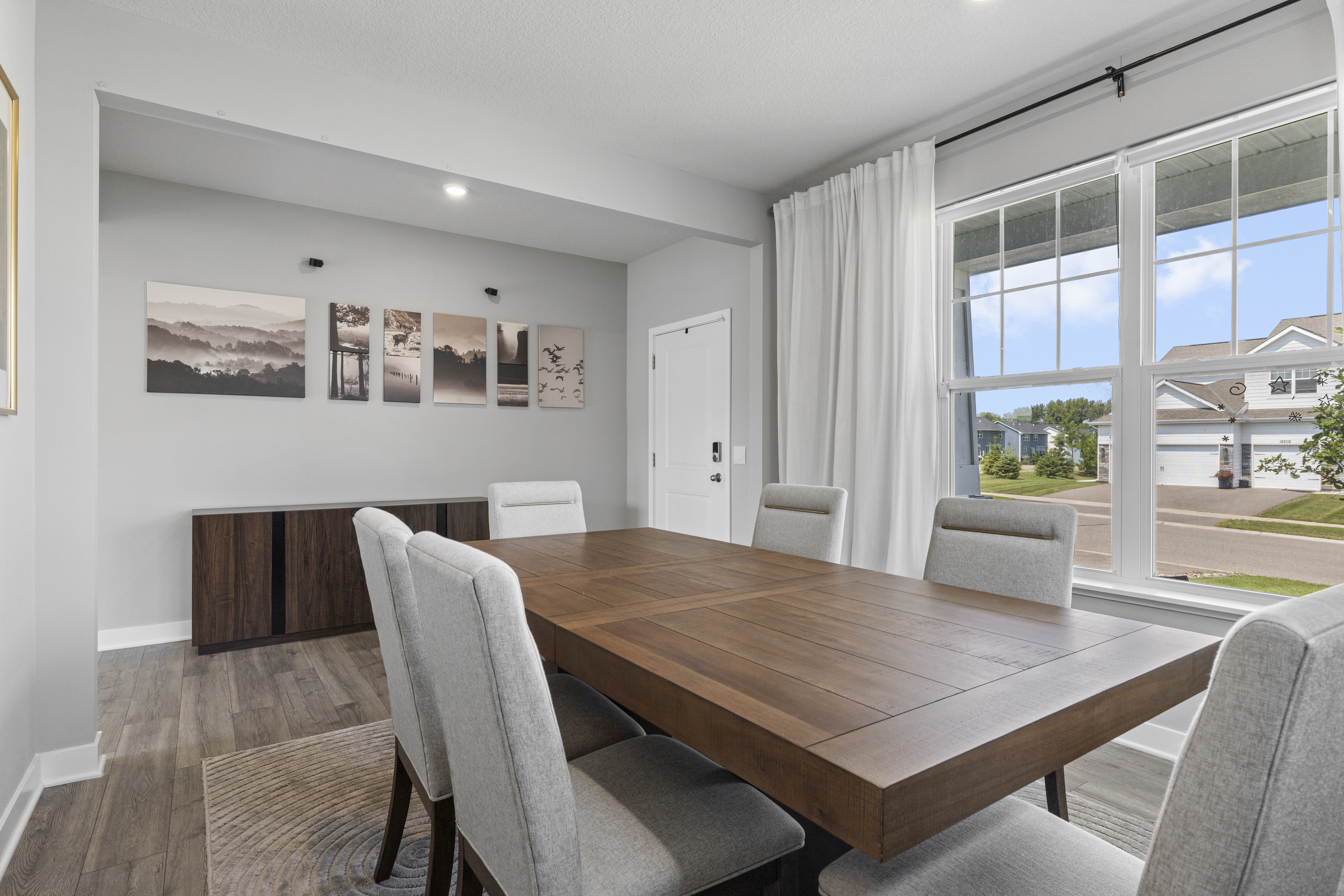  Spacious Living in the Heart of Pinnacle Reserve - 物件實景