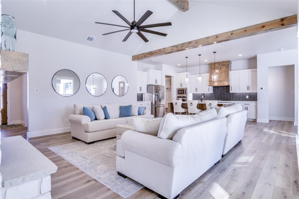 Springtown, Texas, 76082, United States, 5 Bedrooms Bedrooms, ,3 BathroomsBathrooms,Residential,For Sale,1805360