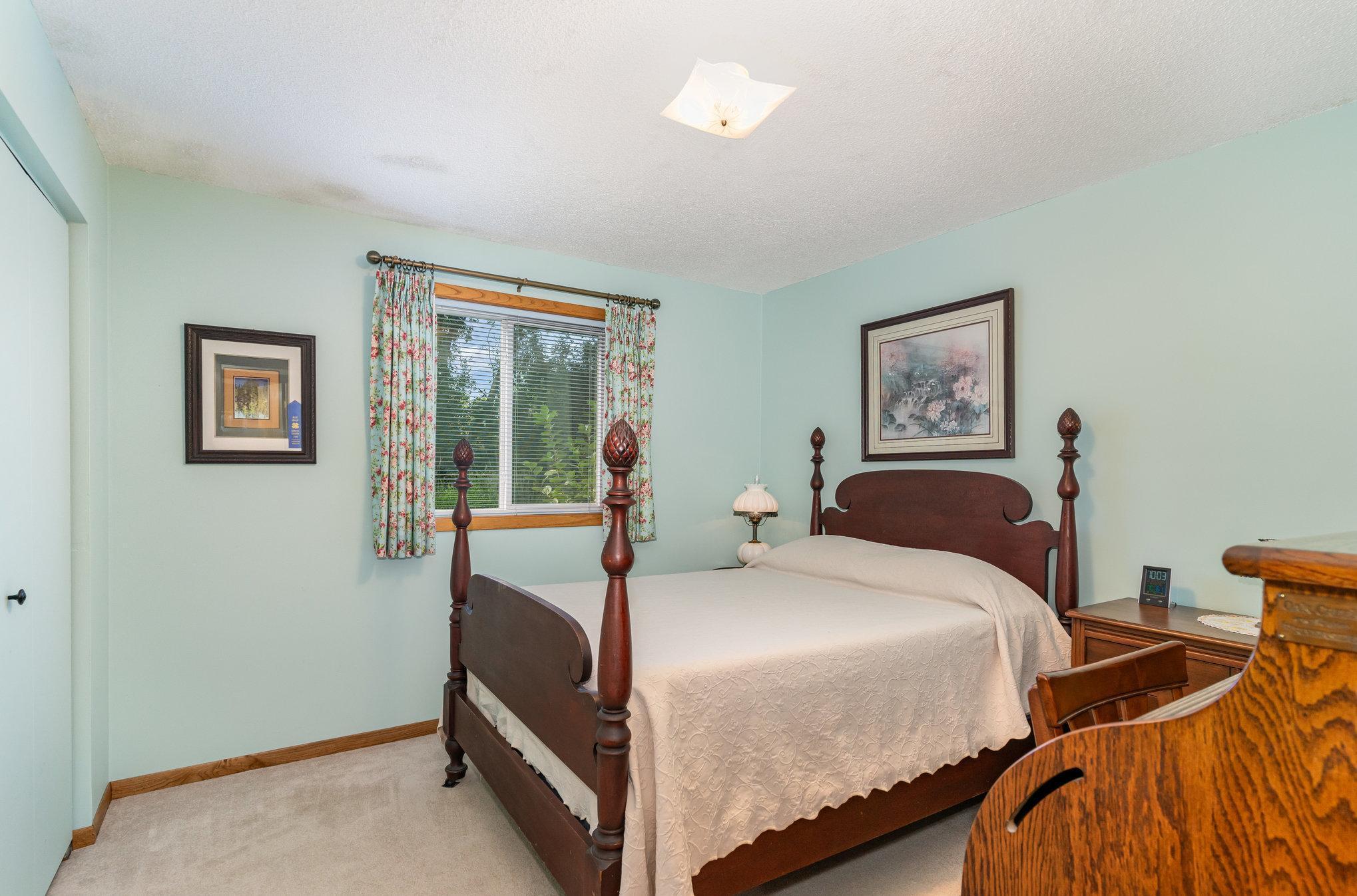 Lakeville, Minnesota, 55044, United States, 5 Bedrooms Bedrooms, ,1 BathroomBathrooms,Residential,For Sale,1989528