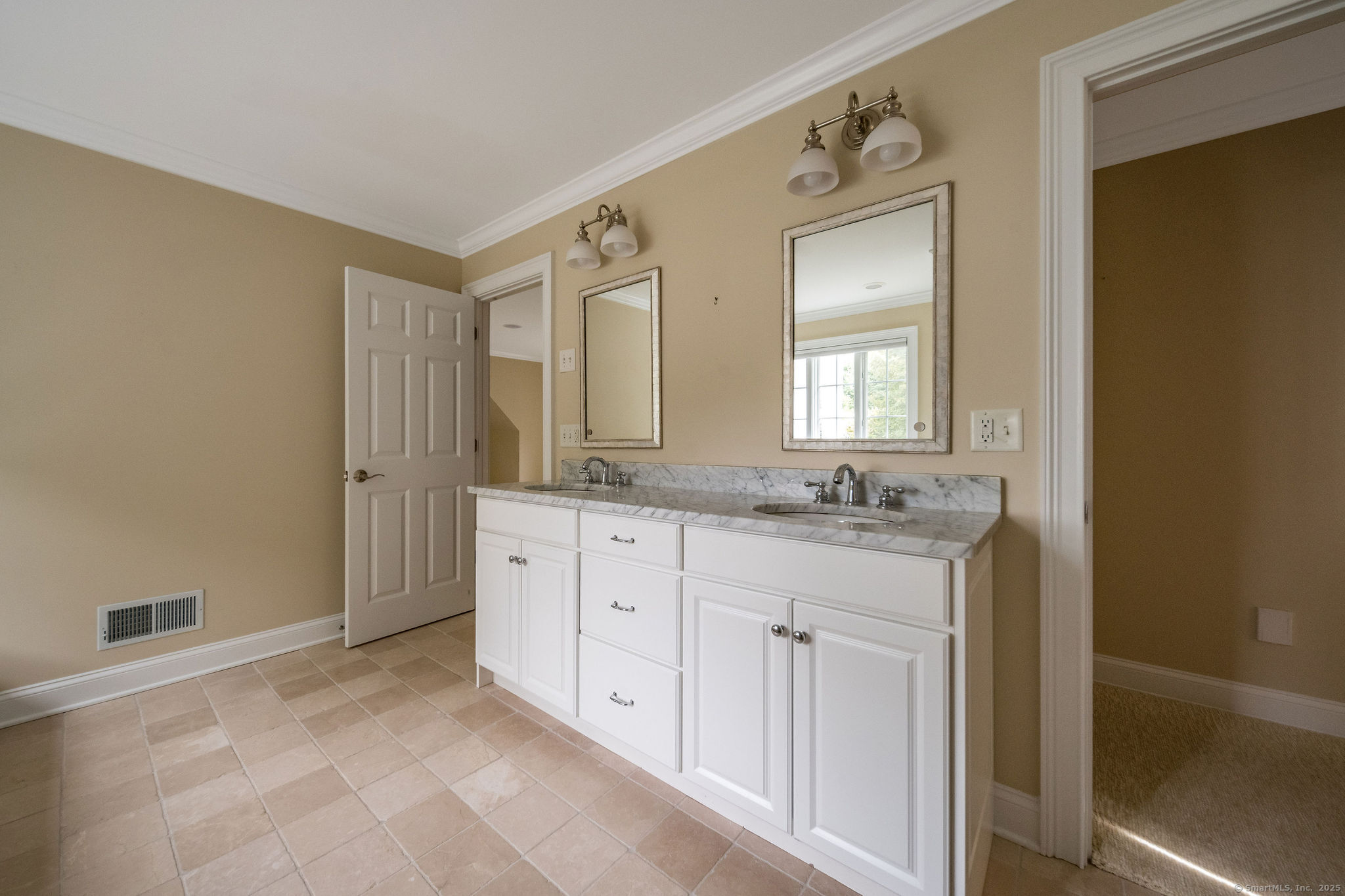 Madison, Connecticut, 06443, United States, 4 Bedrooms Bedrooms, ,4 BathroomsBathrooms,Residential,For Sale,1960564