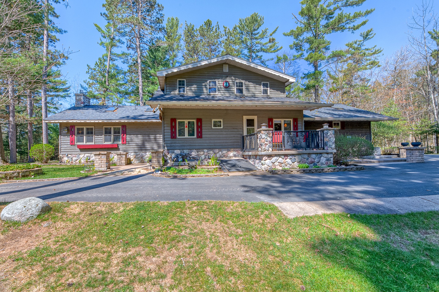 Manitowish Waters, Wisconsin, 54545, United States, 3 Bedrooms Bedrooms, ,4 BathroomsBathrooms,Residential,For Sale,1823646