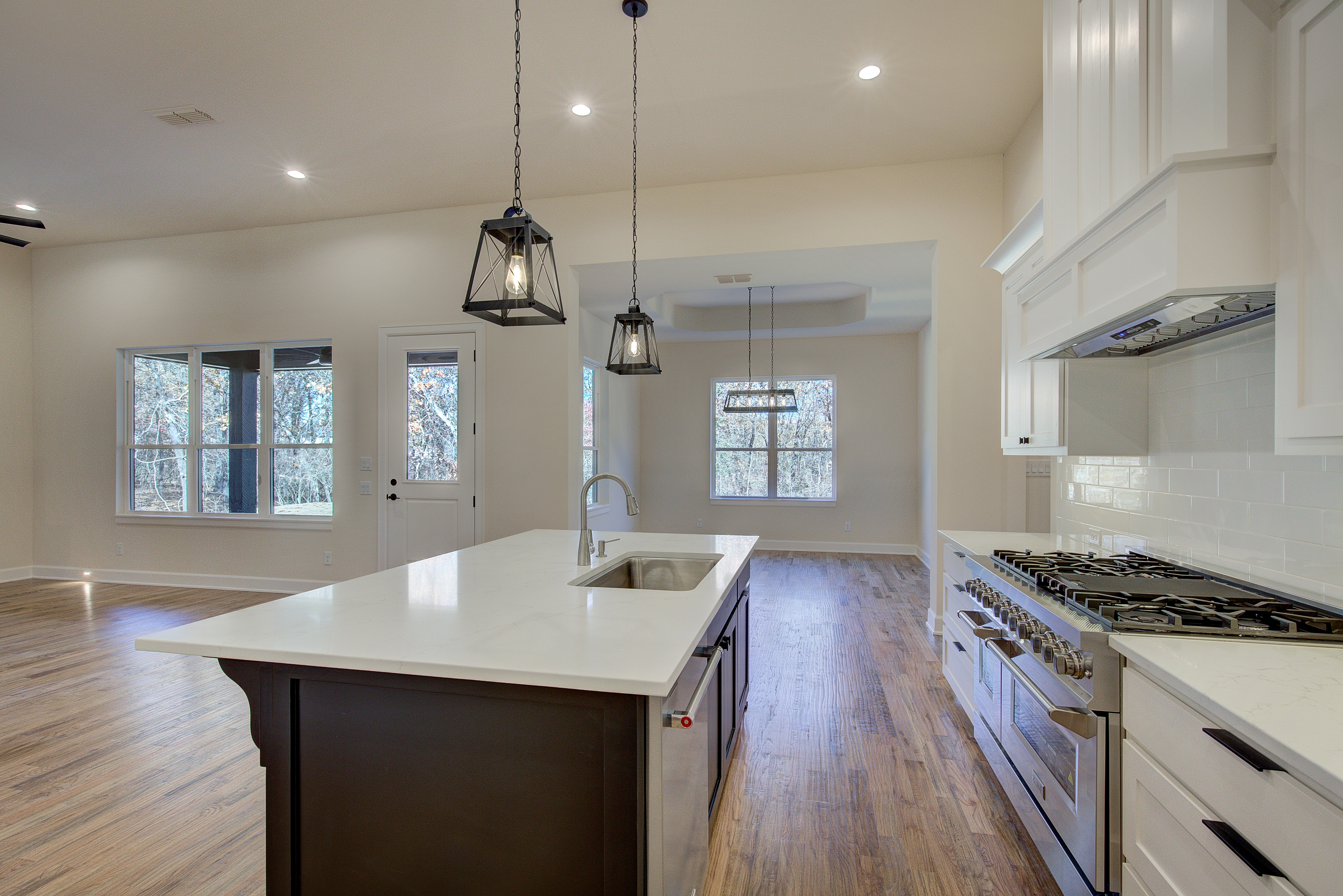 Mineola, Texas, 75773, United States, 4 Bedrooms Bedrooms, ,4 BathroomsBathrooms,Residential,For Sale,1981031