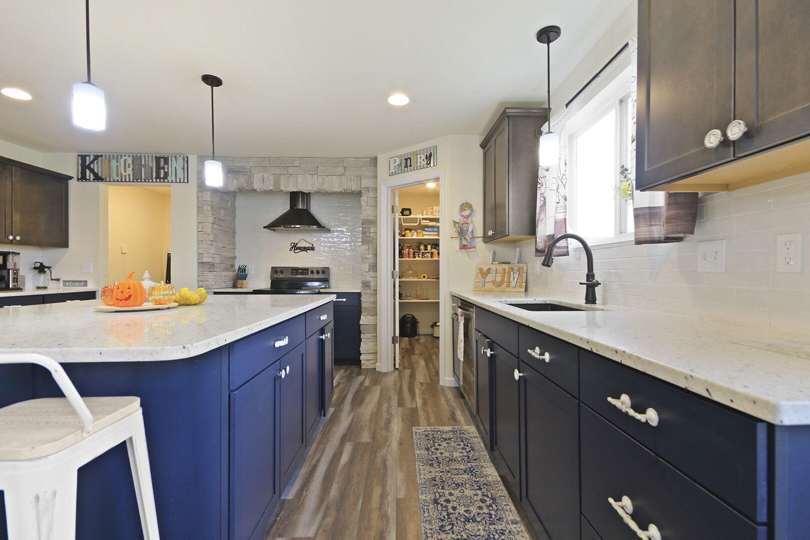 ASHLAND, Missouri, 65010, United States, 4 Bedrooms Bedrooms, ,3 BathroomsBathrooms,Residential,For Sale,1981891