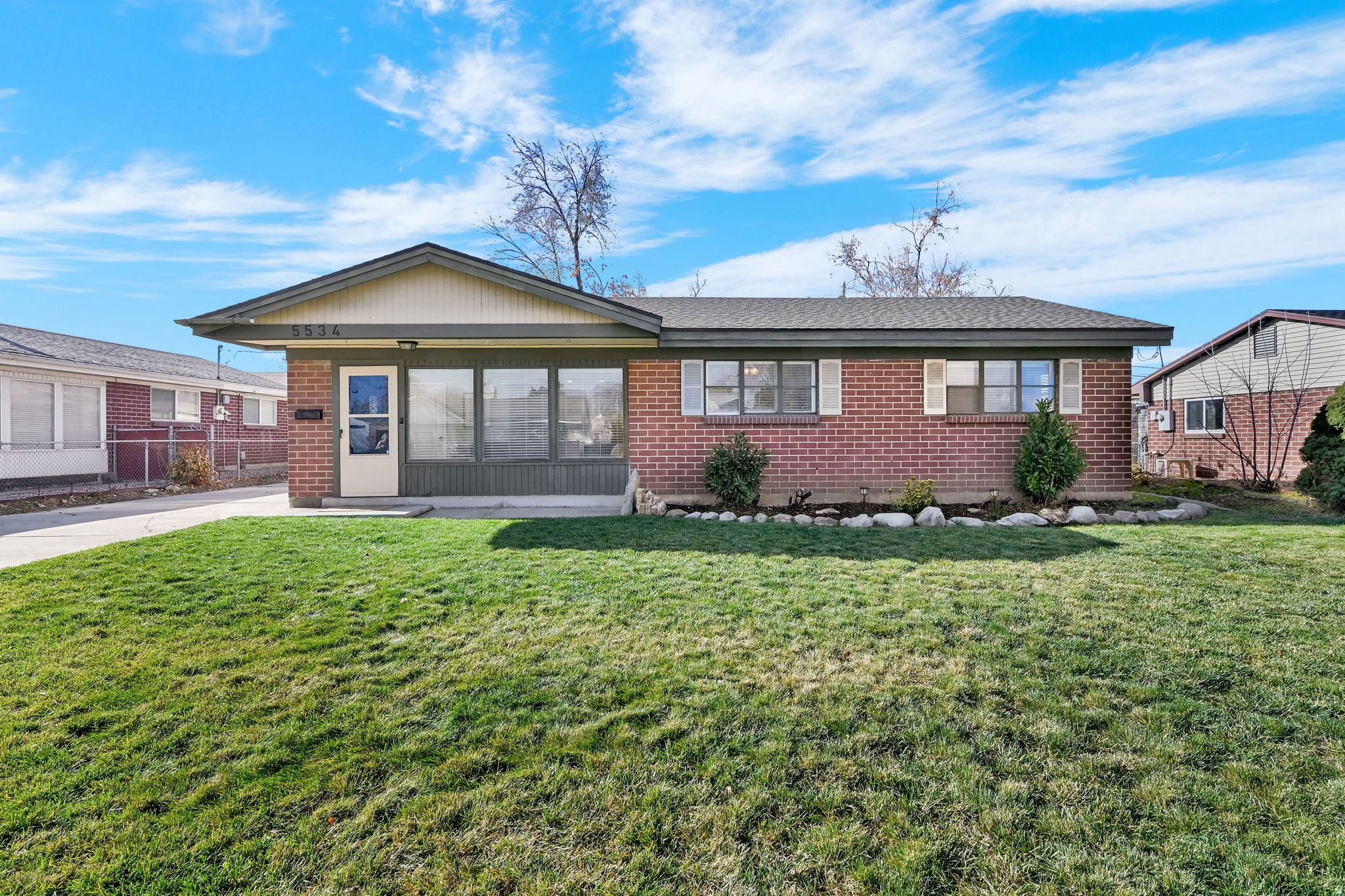 Murray, Utah, 84107, United States, 3 Bedrooms Bedrooms, ,2 BathroomsBathrooms,Residential,For Sale,1999018