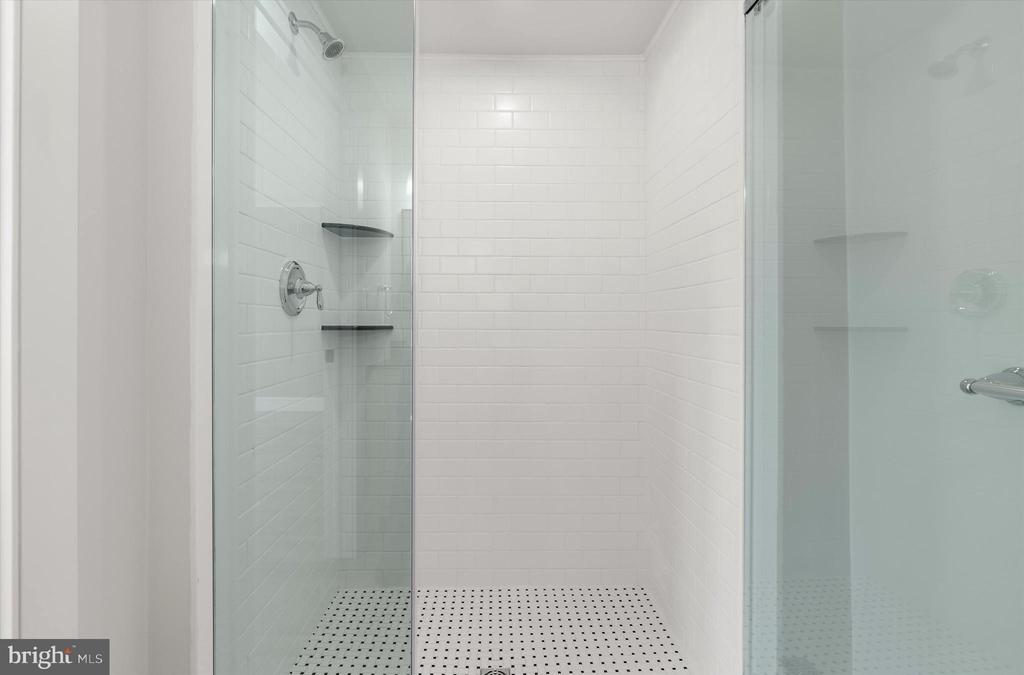 Chestertown, Maryland, 21620, United States, 5 Bedrooms Bedrooms, ,5 BathroomsBathrooms,Residential,For Sale,1988970