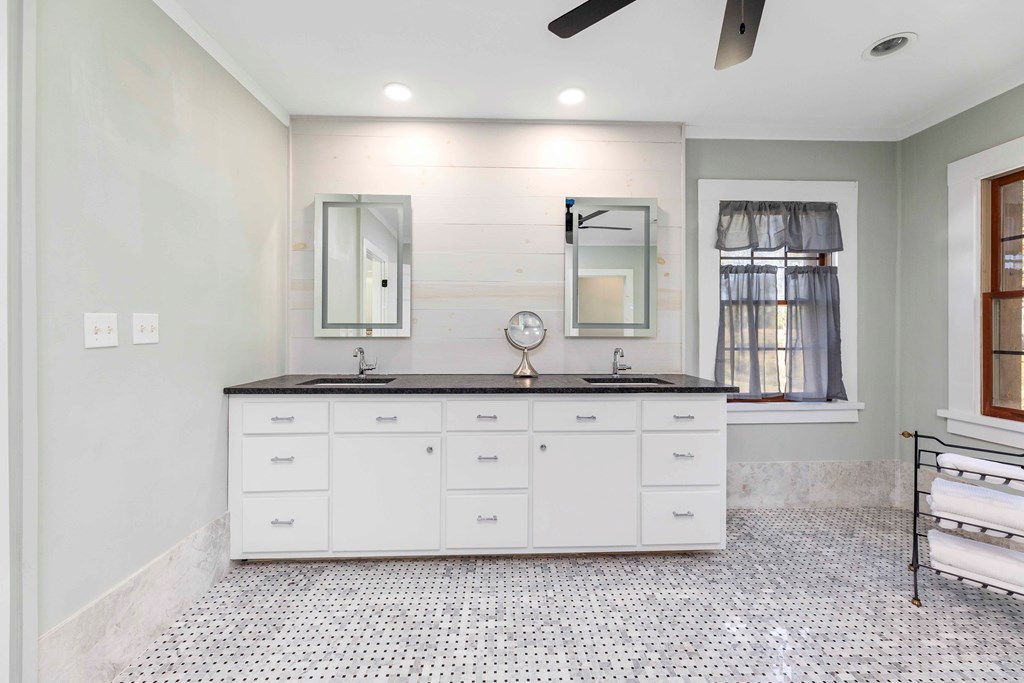 Waverly Hall, Georgia, 31831, United States, 5 Bedrooms Bedrooms, ,4 BathroomsBathrooms,Residential,For Sale,1987749