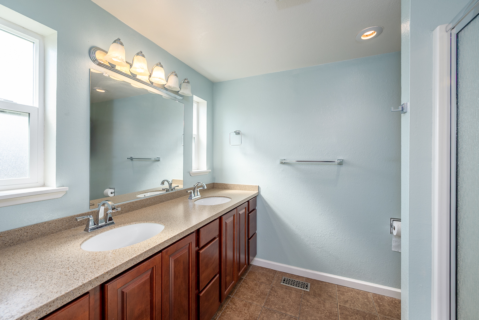 Moses Lake, Washington, 98837, United States, 3 Bedrooms Bedrooms, ,2 BathroomsBathrooms,Residential,For Sale,1915688
