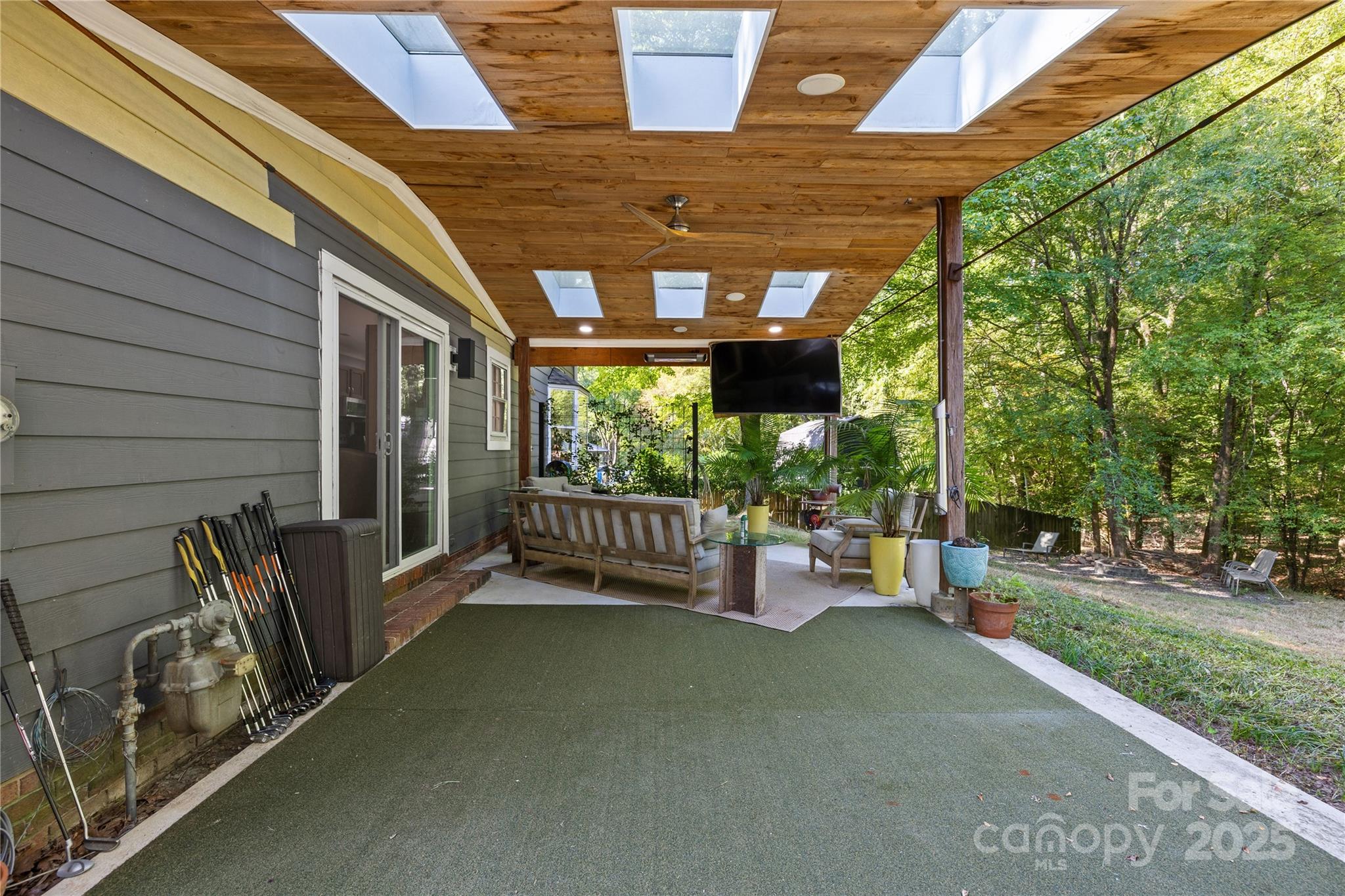 Matthews, North Carolina, 28105, United States, 3 Bedrooms Bedrooms, ,3 BathroomsBathrooms,Residential,For Sale,1948872