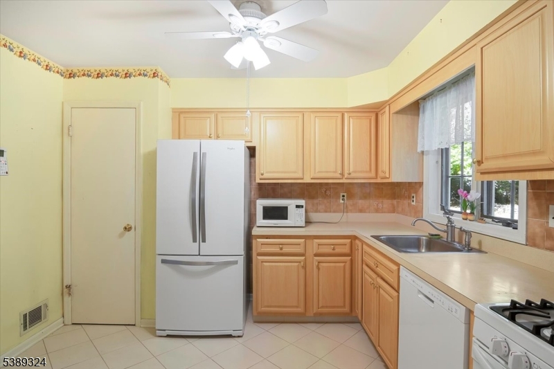 Rockaway Twp., New Jersey, 07866-2817, United States, 4 Bedrooms Bedrooms, ,3 BathroomsBathrooms,Residential,For Sale,1983122