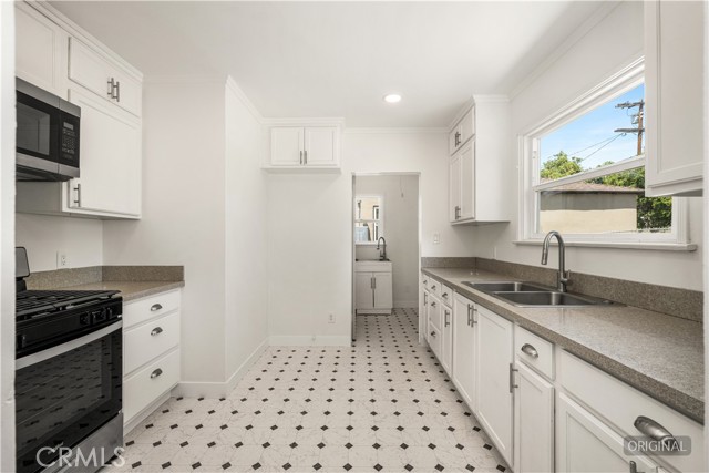 Los Angeles, California, 90032, United States, 2 Bedrooms Bedrooms, ,1 BathroomBathrooms,Residential,For Sale,2049026