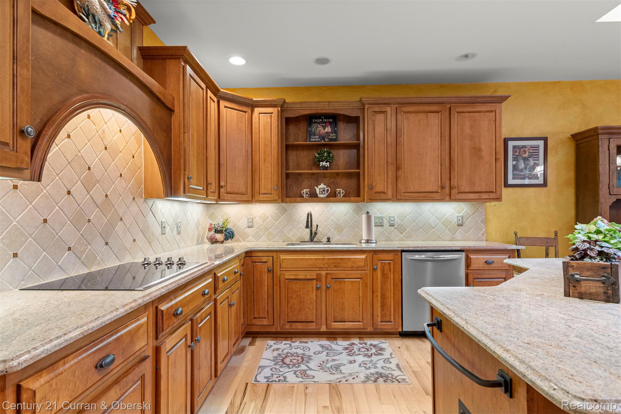 Shelby Charter Township, Michigan, 48316, United States, 2 Bedrooms Bedrooms, ,4 BathroomsBathrooms,Residential,For Sale,1977088