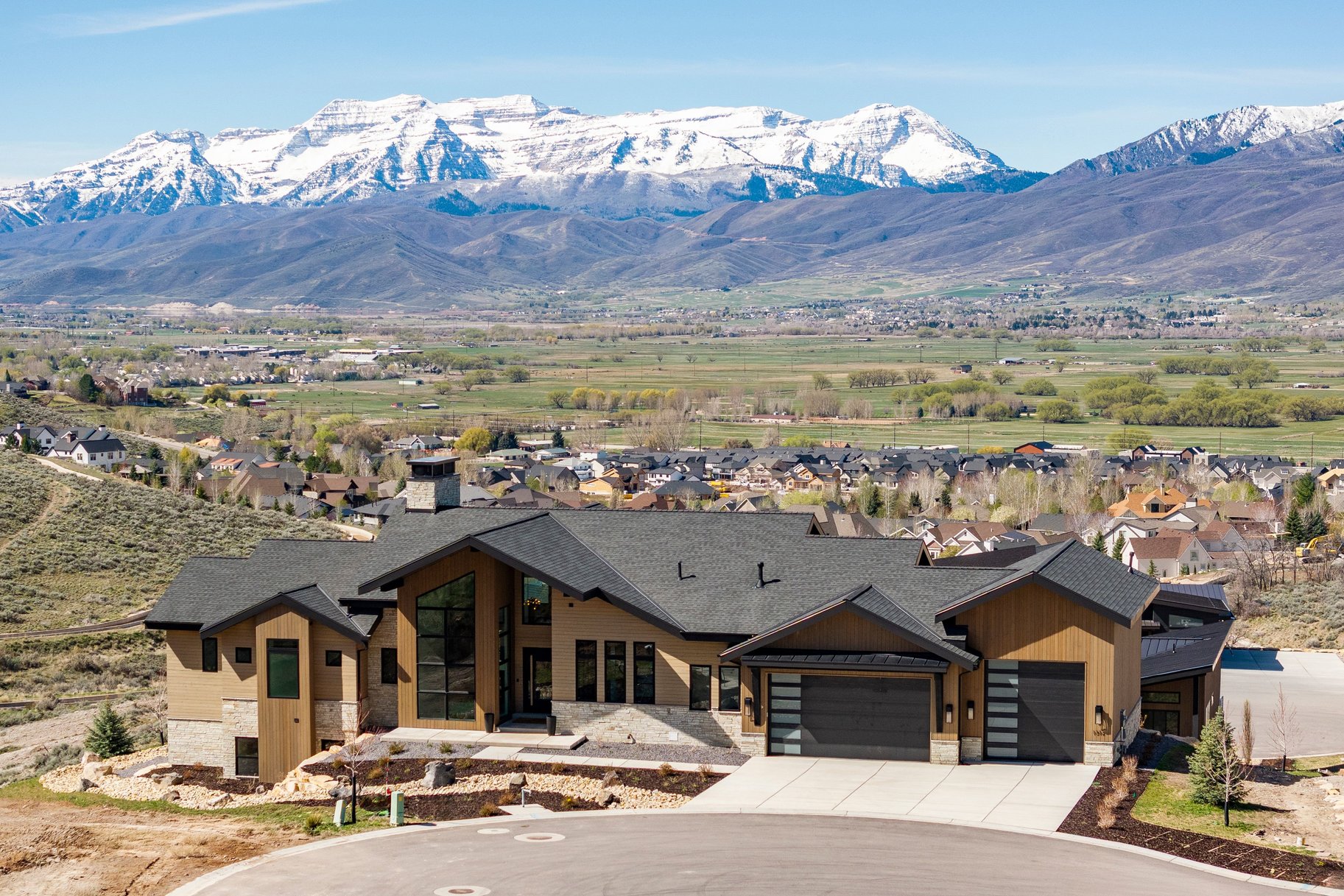  Upgraded Luxury Living with Panoramic Mountain Views - 物件實景