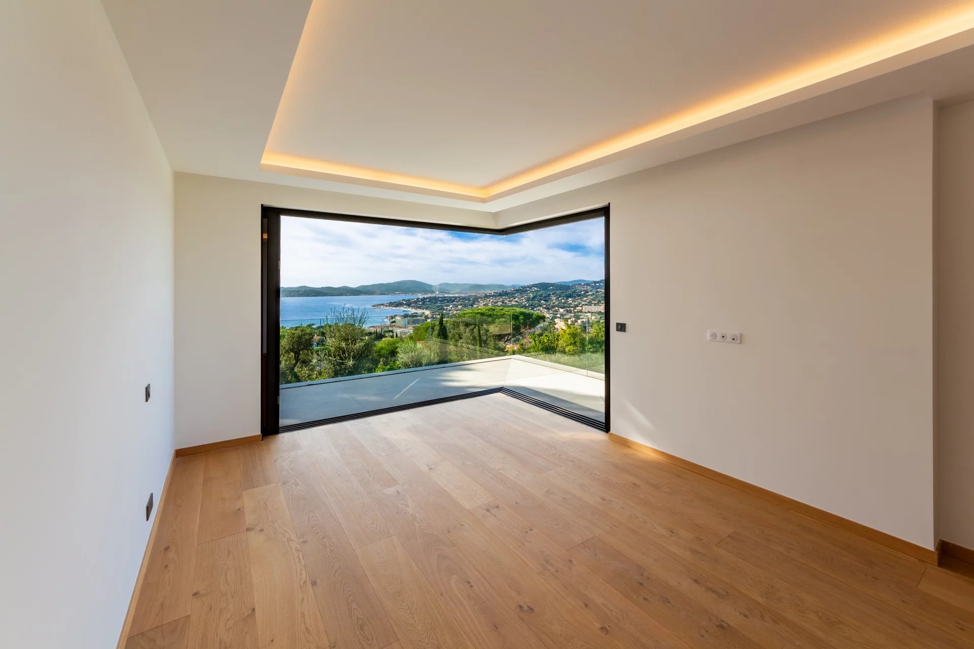Sainte-Maxime, Provence-Alpes-Côte d’Azur, 83120, FR, 5 Bedrooms Bedrooms, ,5 BathroomsBathrooms,Residential,For Sale,1395369