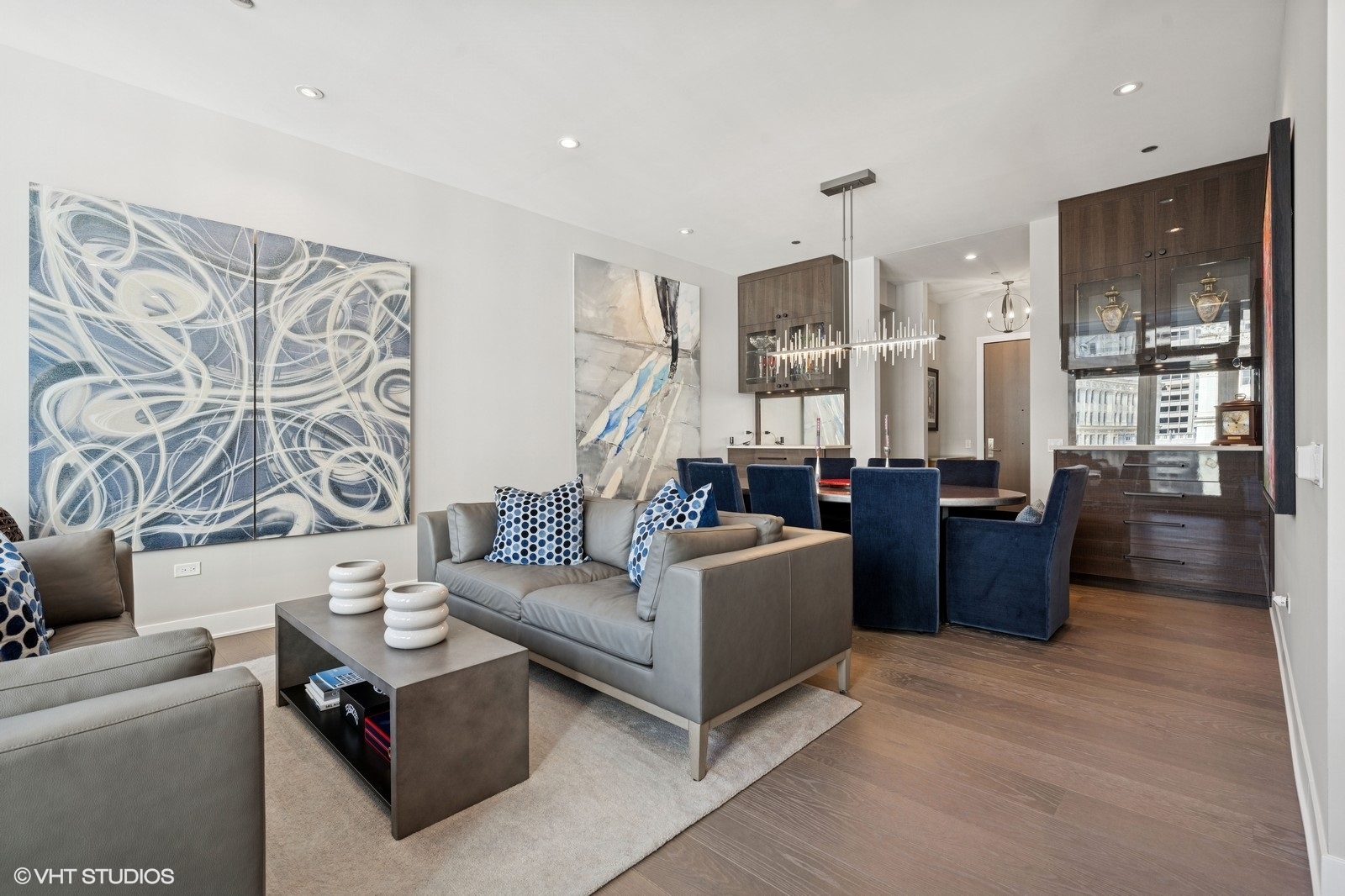Chicago, Illinois, 60611, United States, 3 Bedrooms Bedrooms, ,4 BathroomsBathrooms,Residential,For Sale,1903791