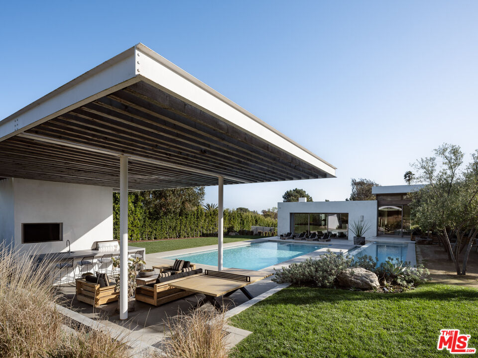 Malibu, California, 90265, United States, 5 Bedrooms Bedrooms, ,8 BathroomsBathrooms,Residential,For Sale,1925394