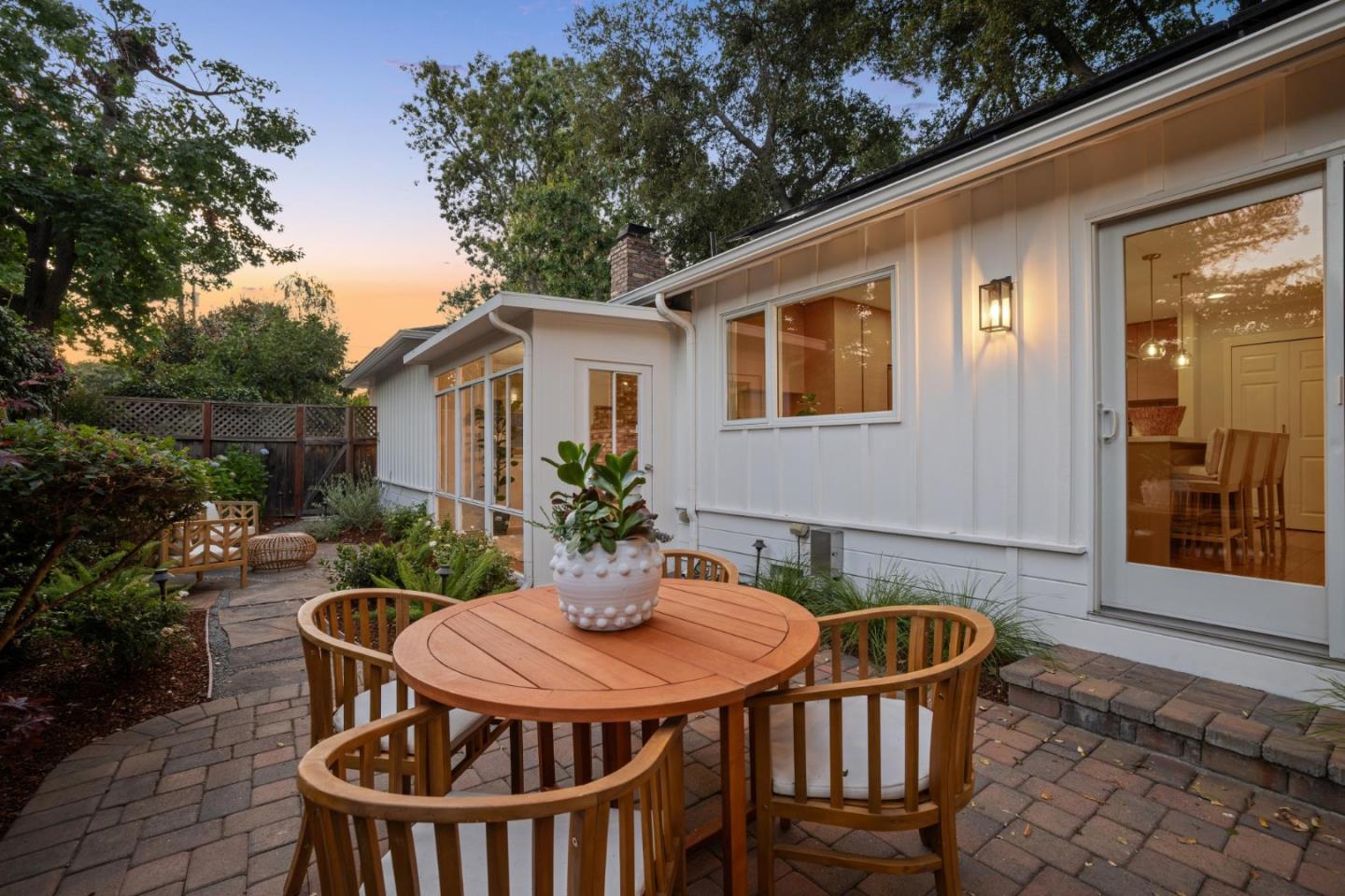 Menlo Park, California, 94025, United States, 3 Bedrooms Bedrooms, ,3 BathroomsBathrooms,Residential,For Sale,1941637
