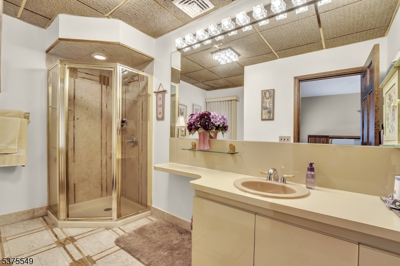 Nutley Twp., New Jersey, 07110, United States, 5 Bedrooms Bedrooms, ,4 BathroomsBathrooms,Residential,For Sale,1906796