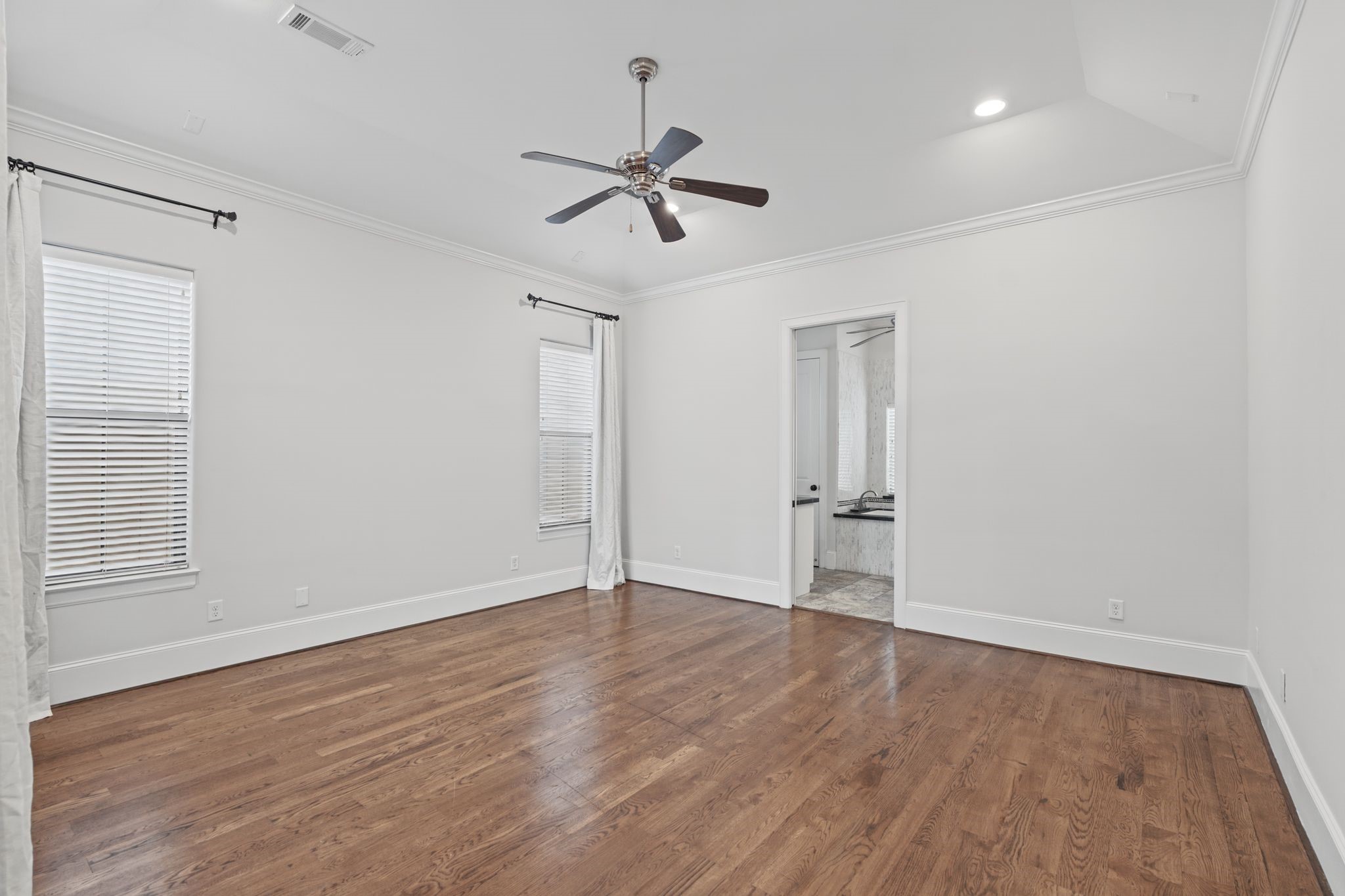  4122 Floyd Street A - 物件實景