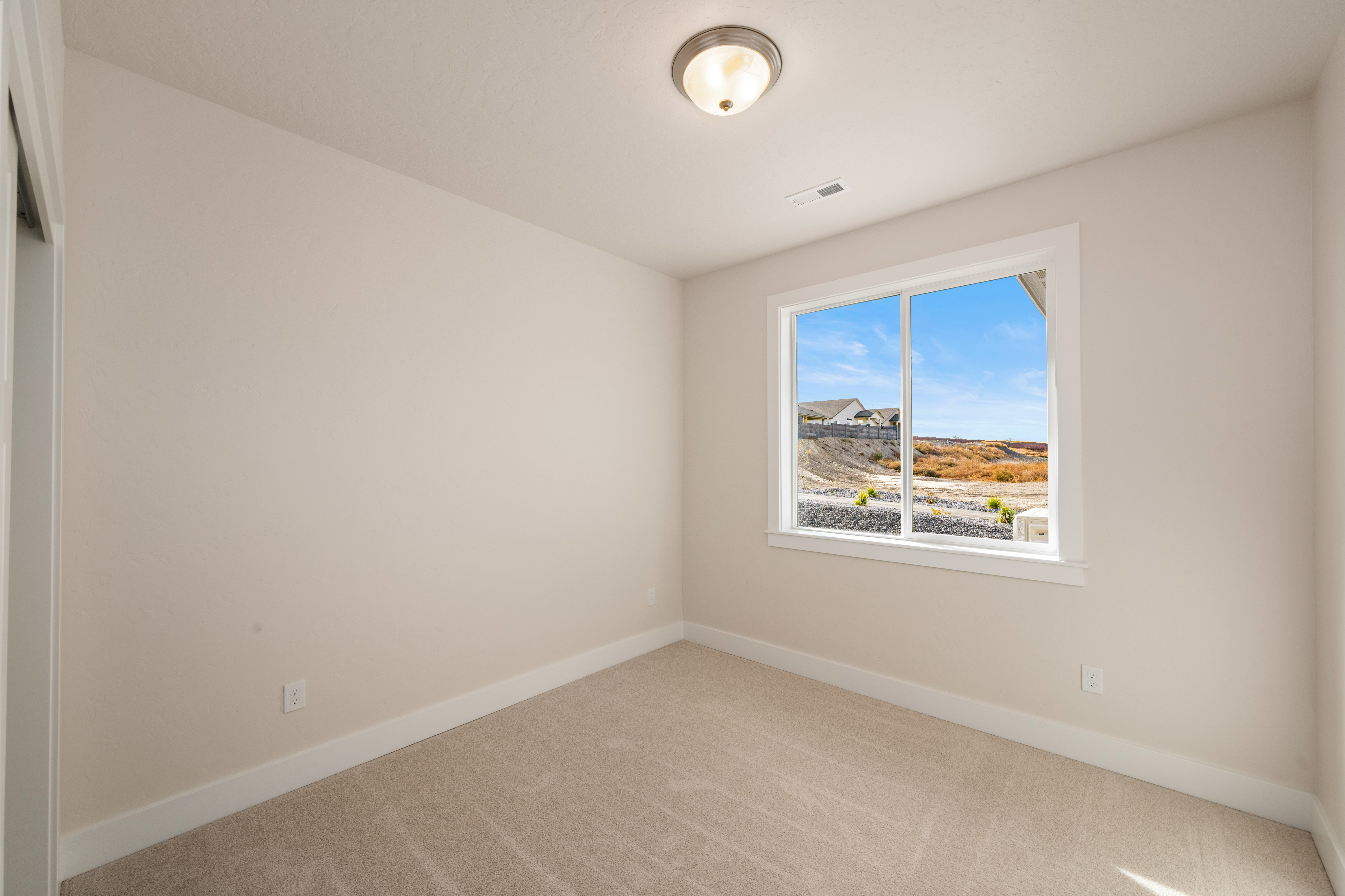  Apple Valley Gem with4 Beds and Custom Finishes - 物件實景