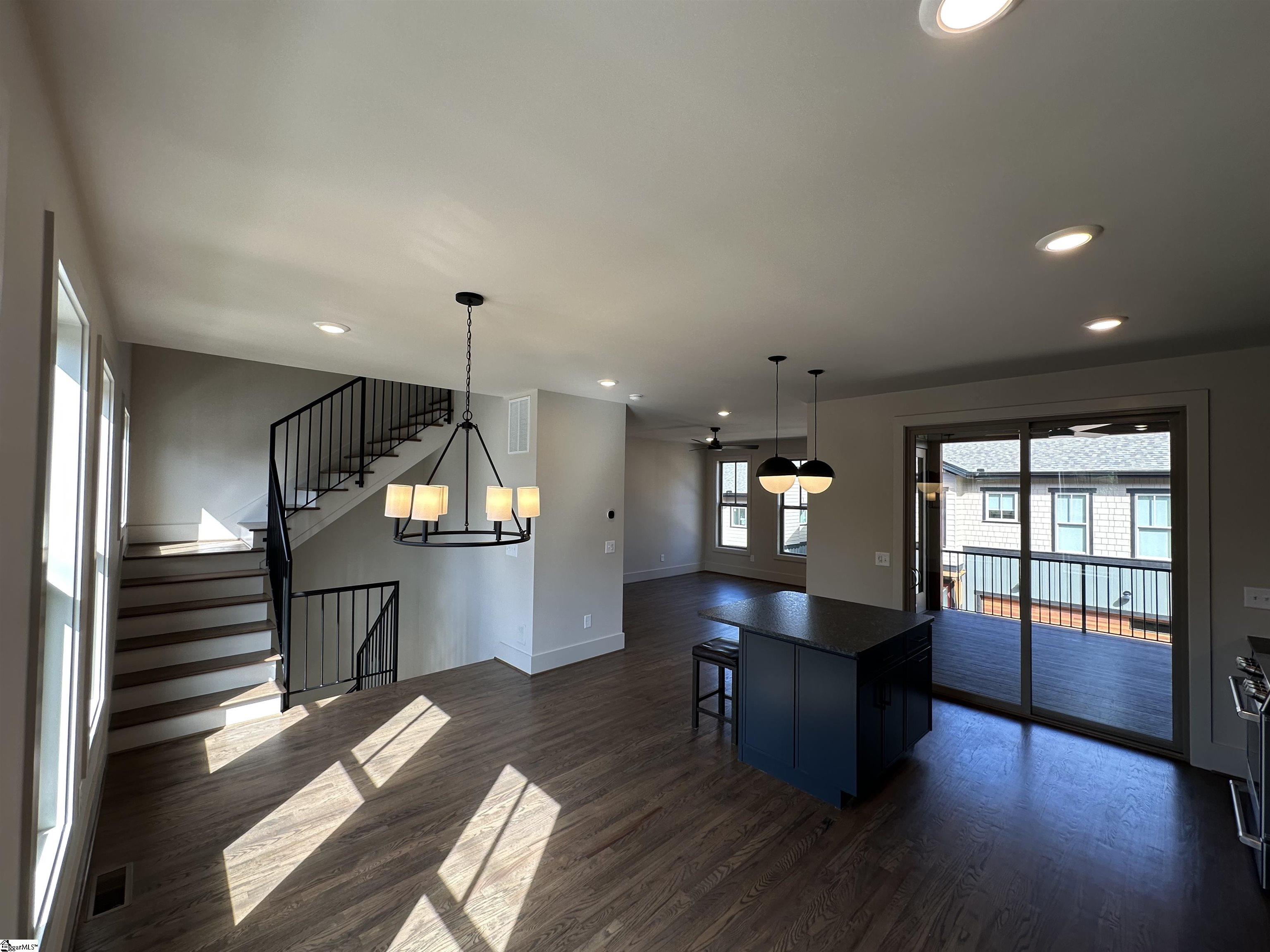 Greenville, South Carolina, 29601, United States, 2 Bedrooms Bedrooms, ,3 BathroomsBathrooms,Residential,For Sale,1818432