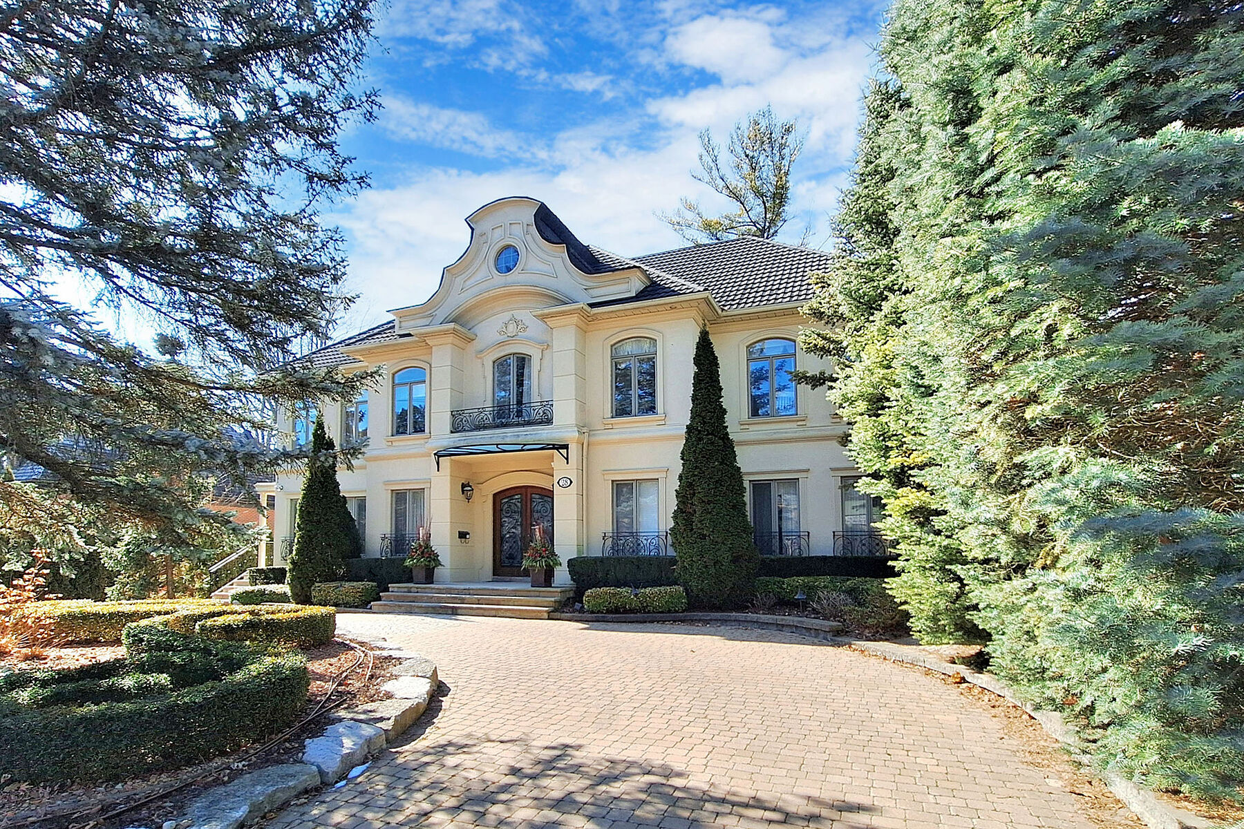 Bridle Path Ravine Mansion