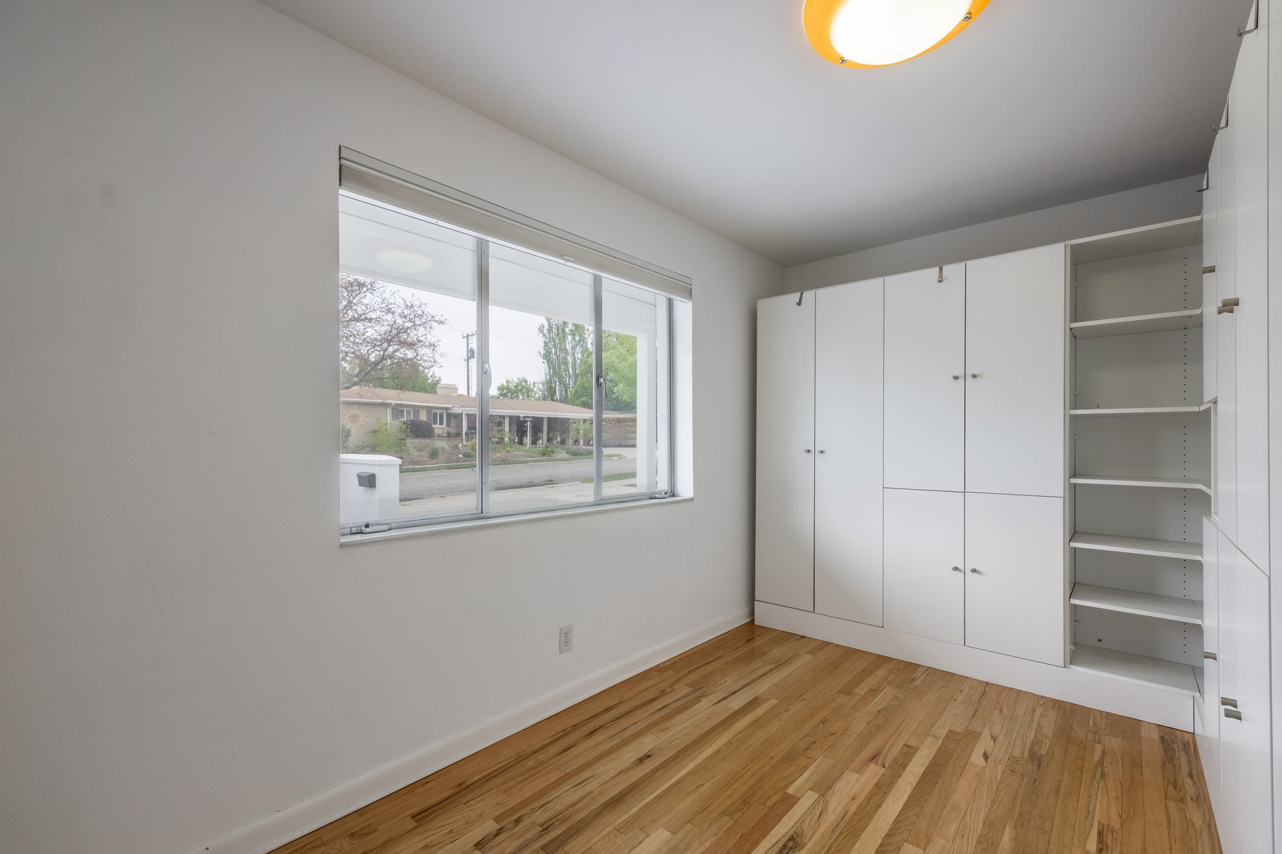  Elegant Contemporary Rambler in Sought After Neighborhood - 物件實景