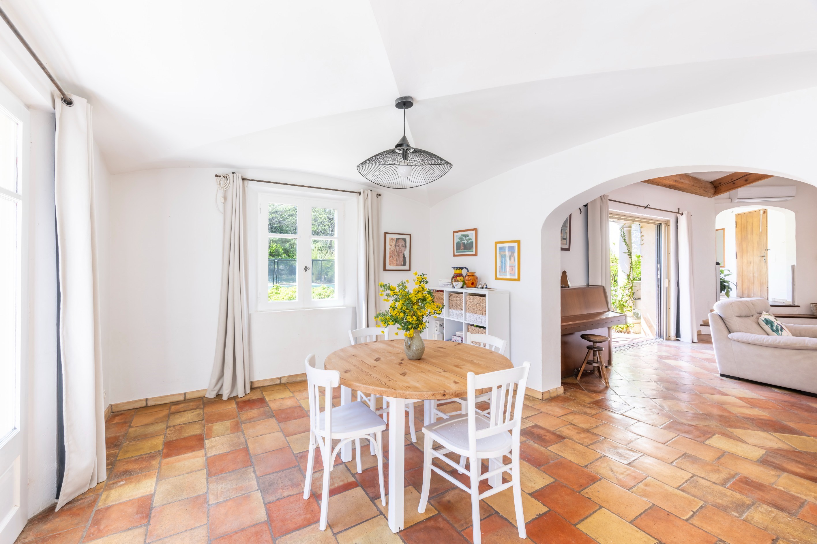  Provençal villa with pool and development potential in Roquefort les Pins near … - 物件實景