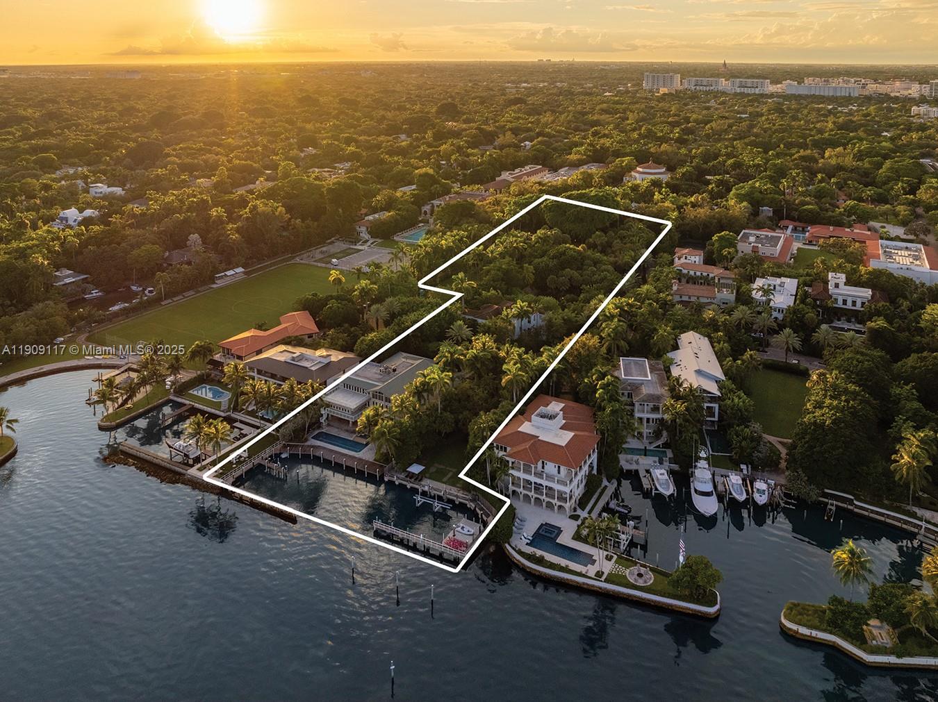 Miami, Florida, 33133, United States, 13 Bedrooms Bedrooms, ,18 BathroomsBathrooms,Residential,For Sale,1989288