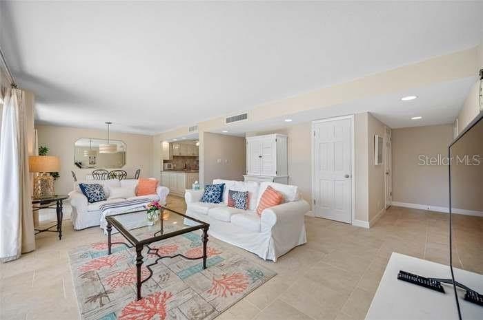 CLEARWATER BEACH, Florida, 33767, United States, 2 Bedrooms Bedrooms, ,2 BathroomsBathrooms,Residential,For Sale,1914241