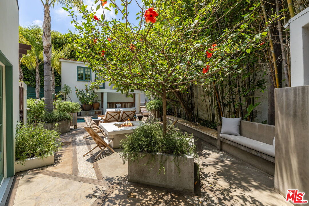 Los Angeles, California, 90069, United States, 4 Bedrooms Bedrooms, ,4 BathroomsBathrooms,Residential,For Sale,1911596