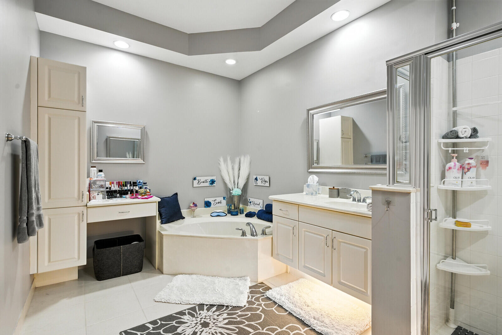 West Palm Beach, Florida, 33411, United States, 2 Bedrooms Bedrooms, ,2 BathroomsBathrooms,Residential,For Sale,1907135