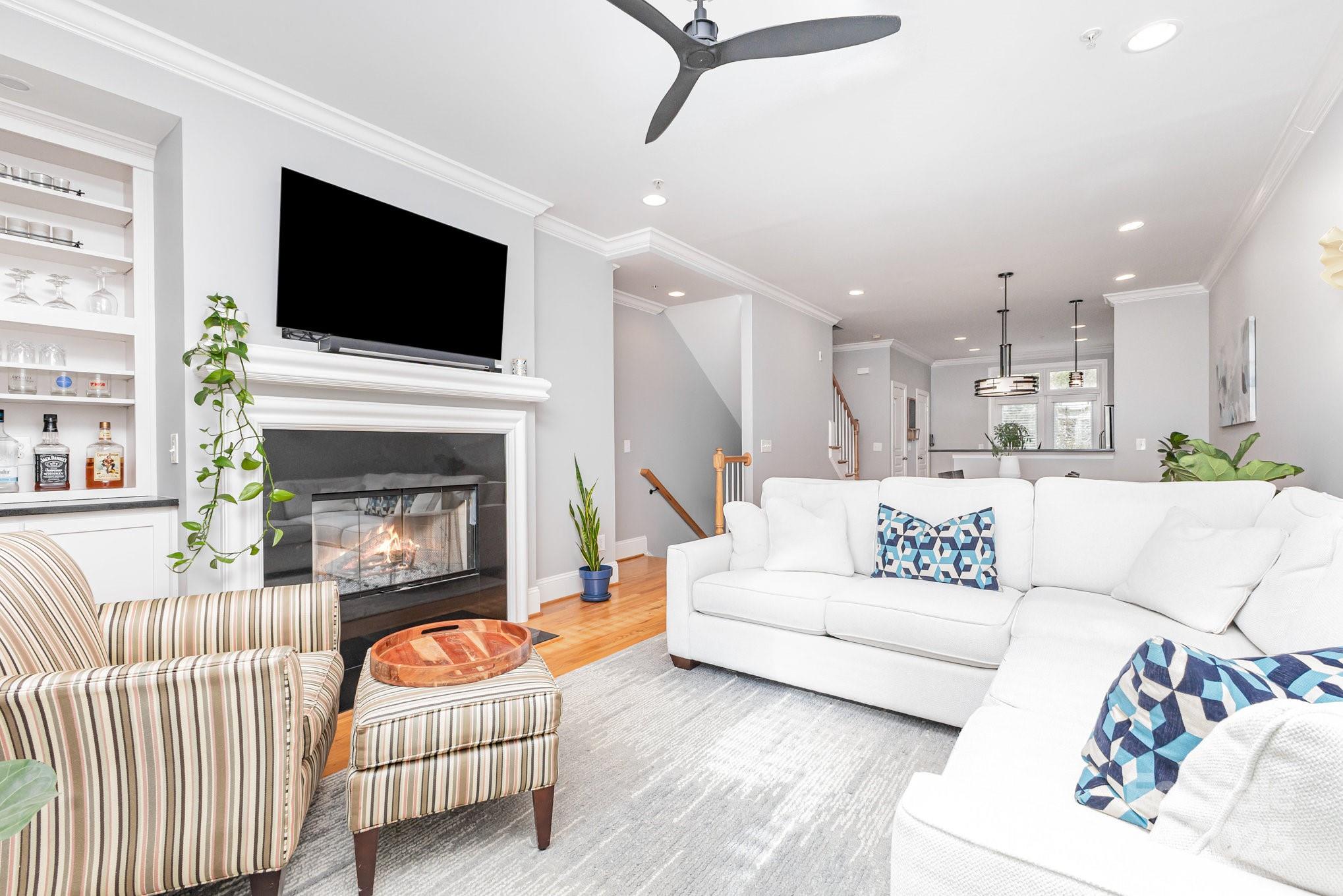 Charlotte, North Carolina, 28207, United States, 2 Bedrooms Bedrooms, ,3 BathroomsBathrooms,Residential,For Sale,1997449